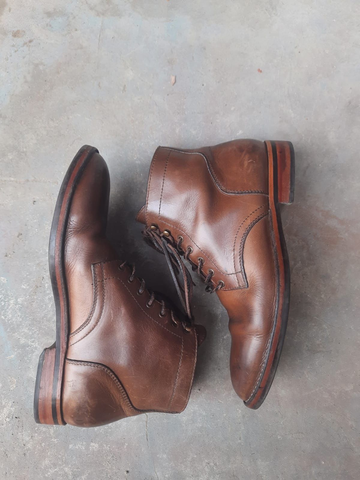 Photo by iPradeep on January 4, 2023 of the Blkbrd Shoemaker Rudiger Service Boot in Horween Natural Chromexcel.