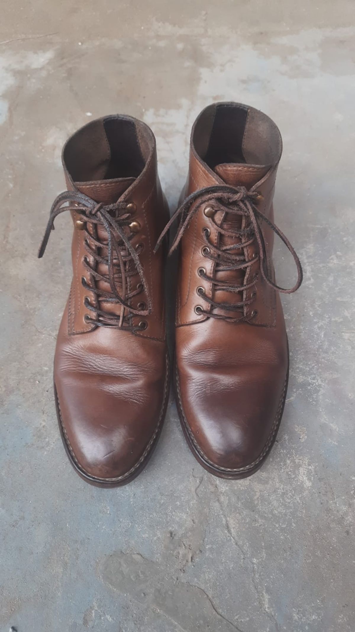 Photo by iPradeep on January 4, 2023 of the Blkbrd Shoemaker Rudiger Service Boot in Horween Natural Chromexcel.