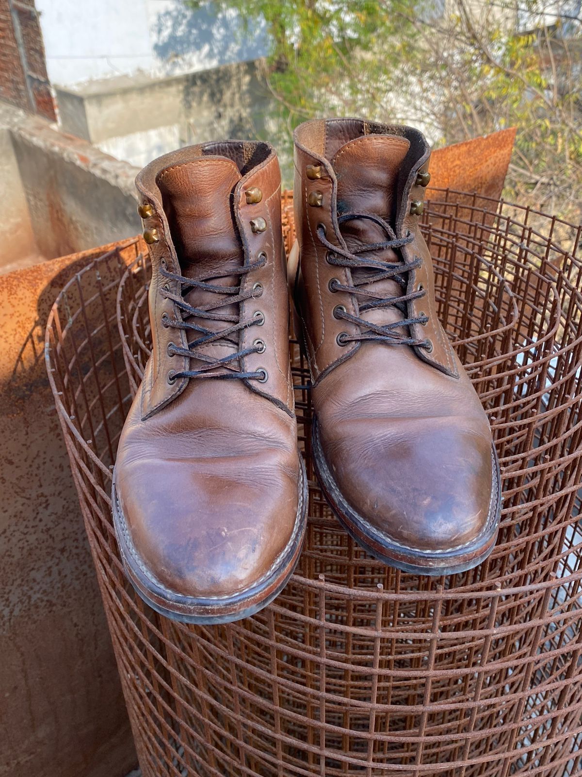 Photo by iPradeep on March 6, 2023 of the Blkbrd Shoemaker Rudiger Service Boot in Horween Natural Chromexcel.