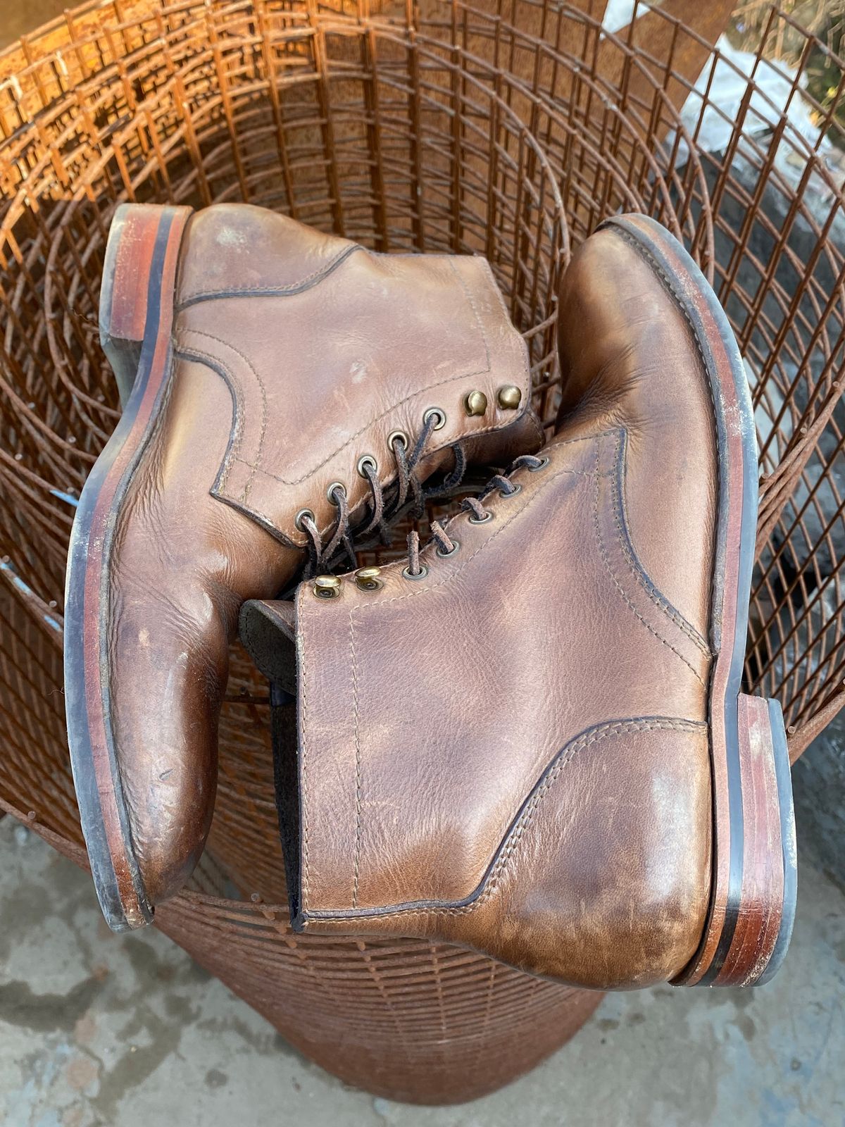 Photo by iPradeep on March 6, 2023 of the Blkbrd Shoemaker Rudiger Service Boot in Horween Natural Chromexcel.