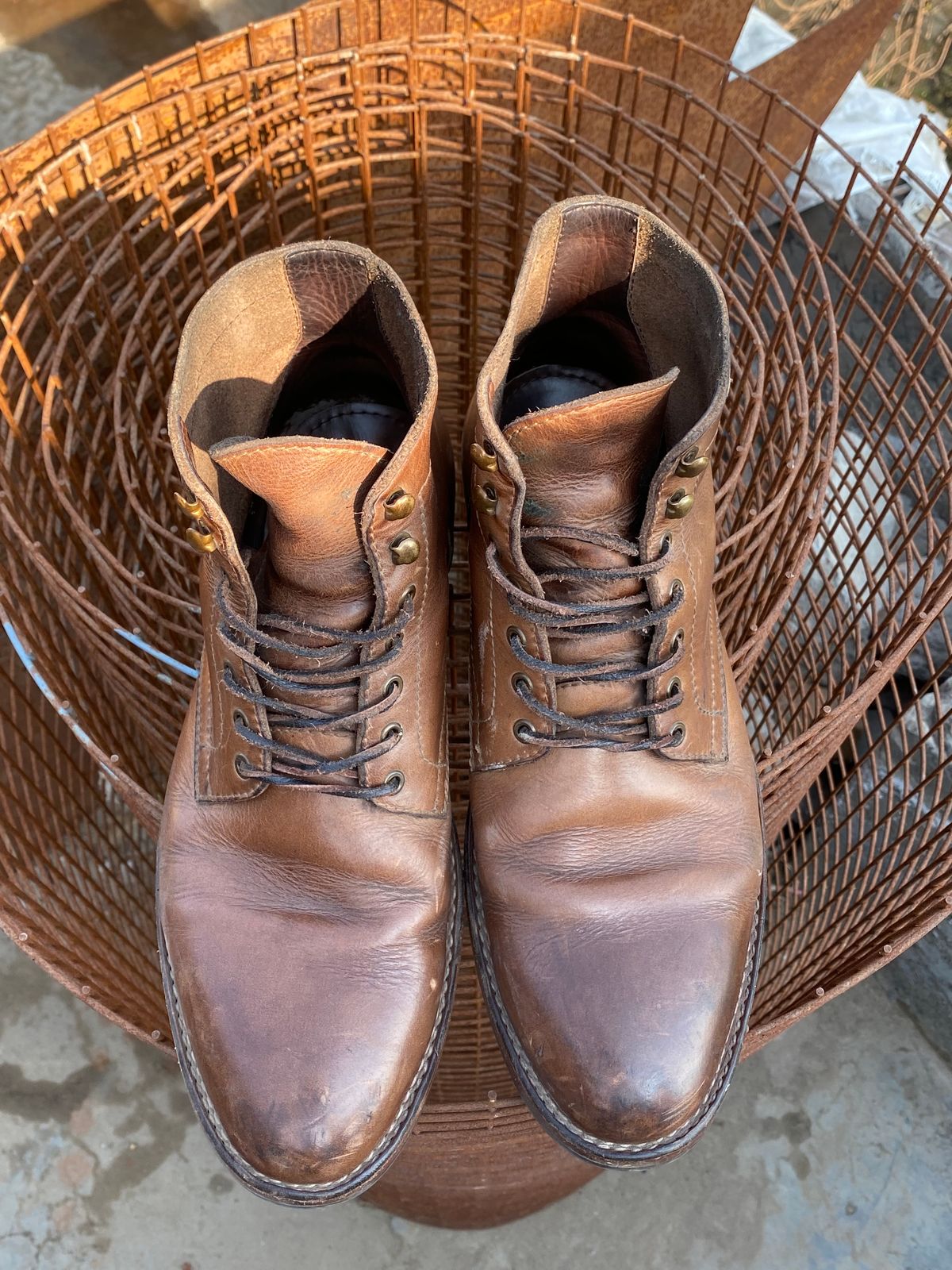 Photo by iPradeep on March 6, 2023 of the Blkbrd Shoemaker Rudiger Service Boot in Horween Natural Chromexcel.