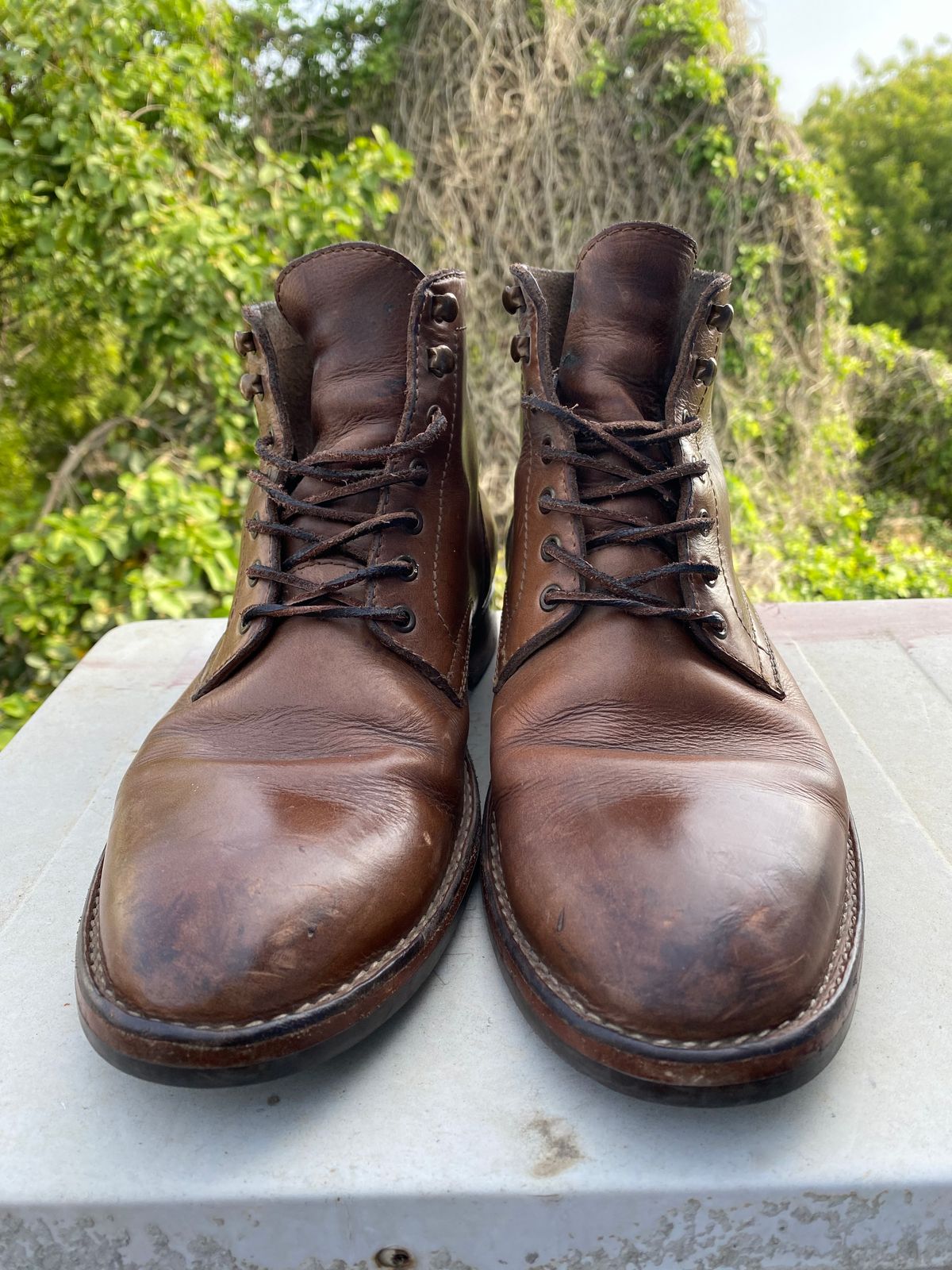 Photo by iPradeep on April 6, 2023 of the Blkbrd Shoemaker Rudiger Service Boot in Horween Natural Chromexcel.