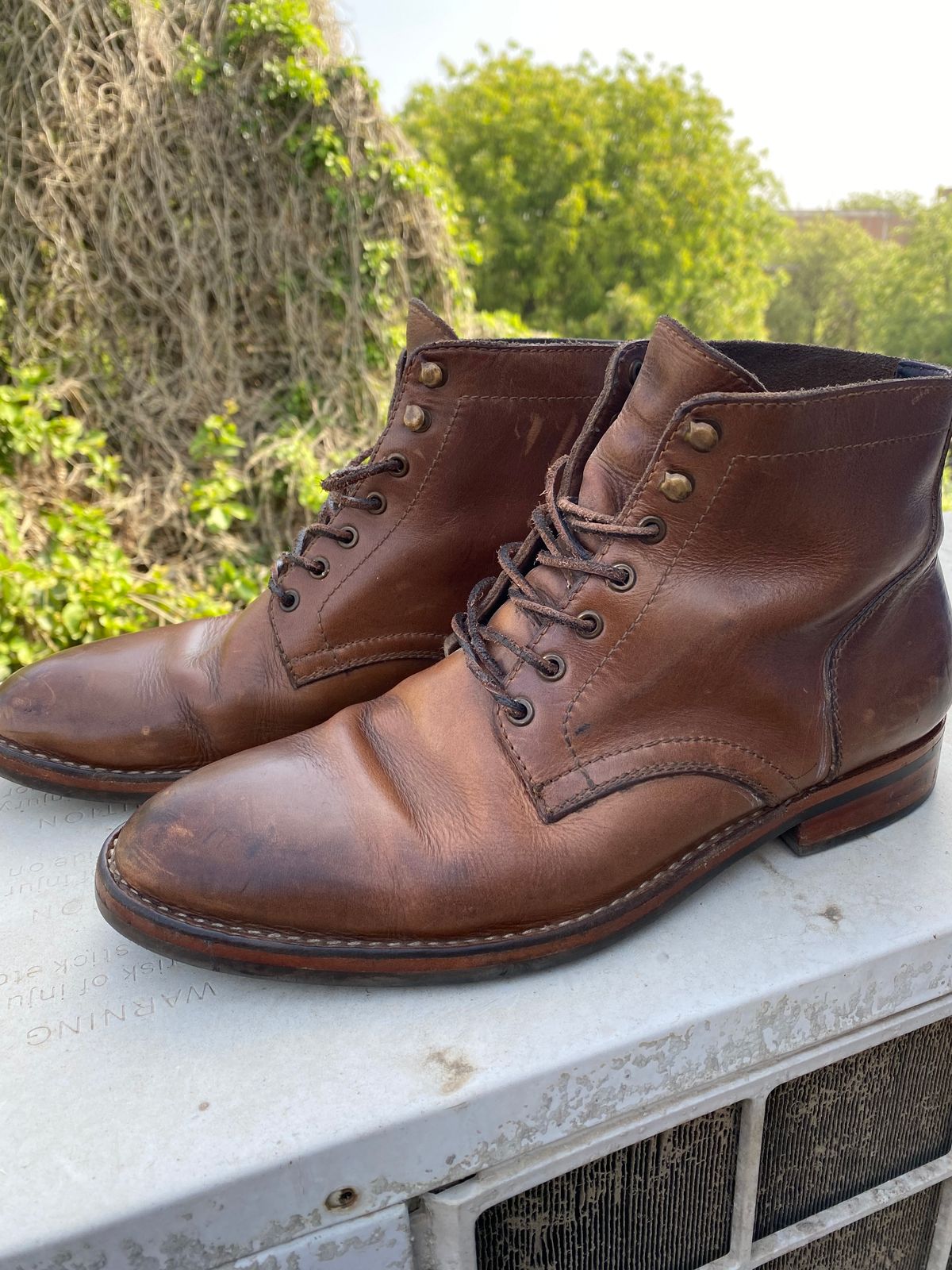 Photo by iPradeep on April 6, 2023 of the Blkbrd Shoemaker Rudiger Service Boot in Horween Natural Chromexcel.