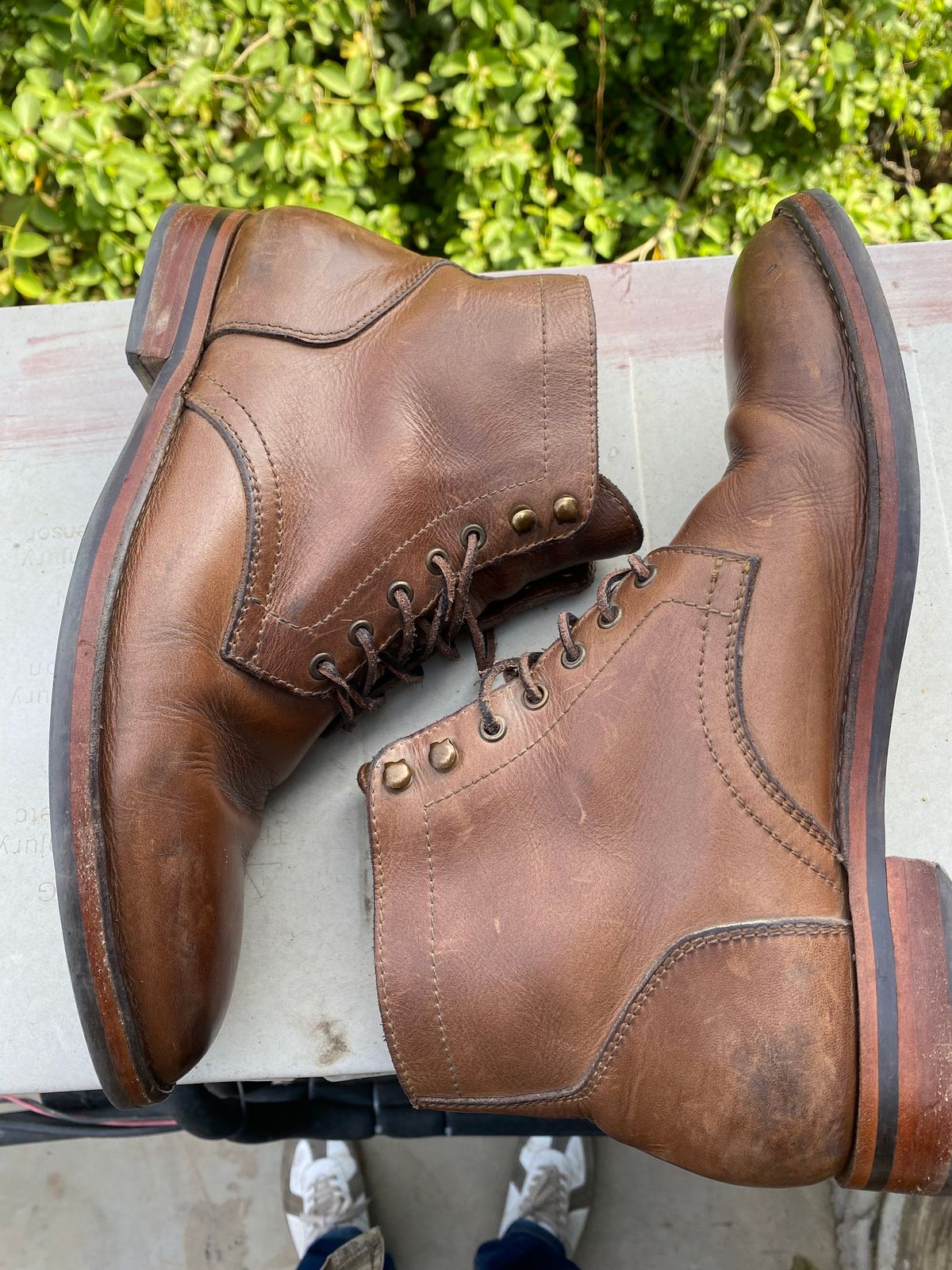 Photo by iPradeep on April 6, 2023 of the Blkbrd Shoemaker Rudiger Service Boot in Horween Natural Chromexcel.