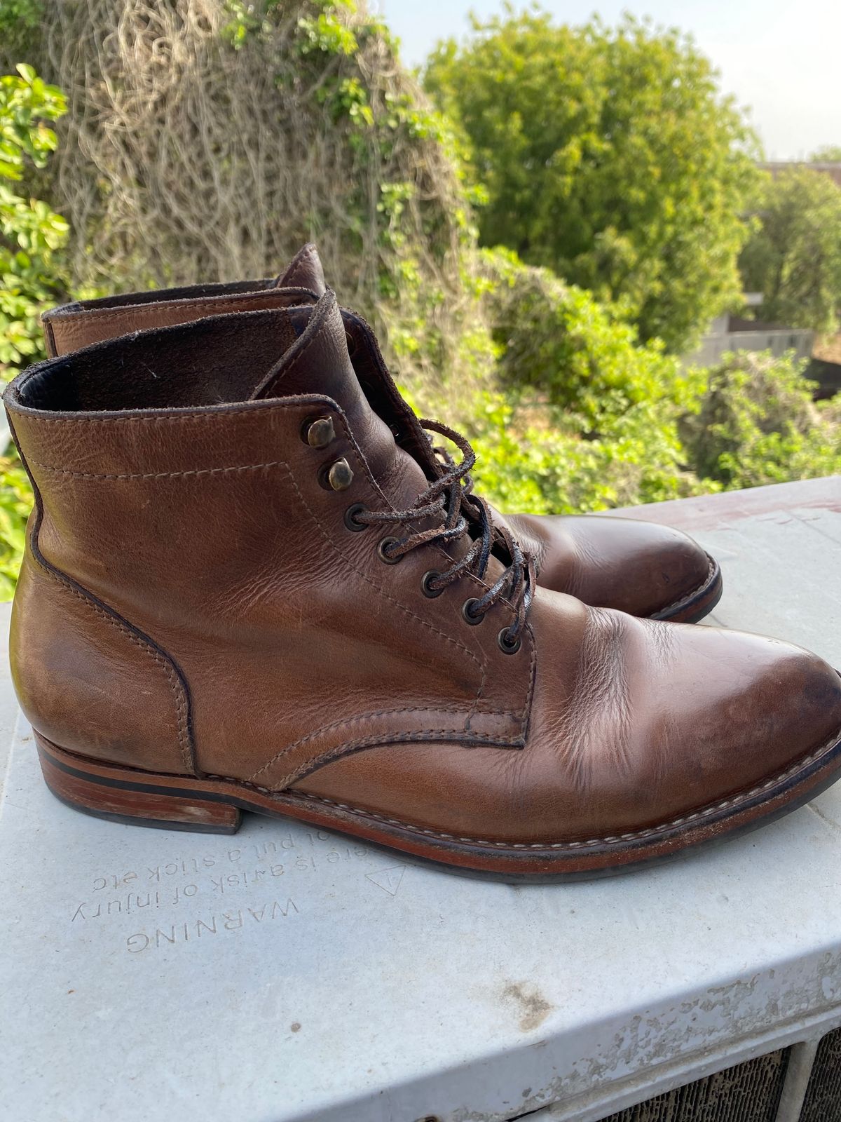 Photo by iPradeep on April 6, 2023 of the Blkbrd Shoemaker Rudiger Service Boot in Horween Natural Chromexcel.