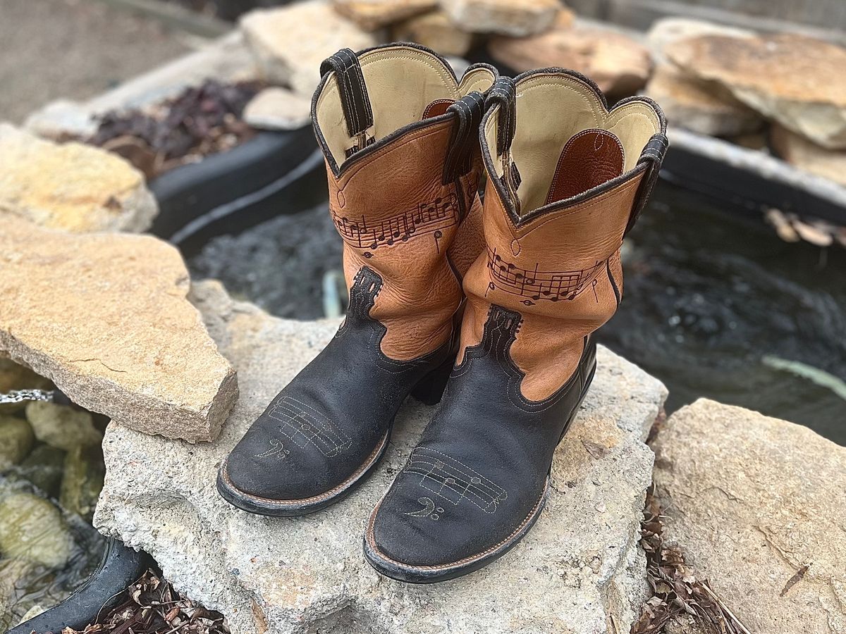 Photo by blinkerfluid on February 19, 2026 of the J.B. Leather Custom Model in Horween Black Waxed Flesh.