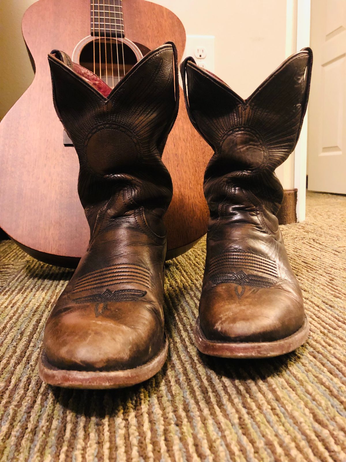 Photo by blinkerfluid on February 14, 2023 of the Chisos No. 1 in Brushed Brown Heritage Cowhide.