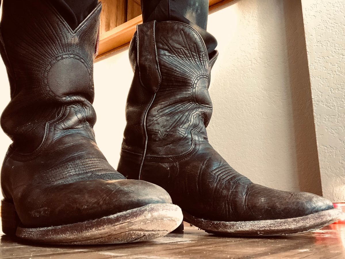 Photo by blinkerfluid on February 14, 2023 of the Chisos No. 1 in Brushed Brown Heritage Cowhide.