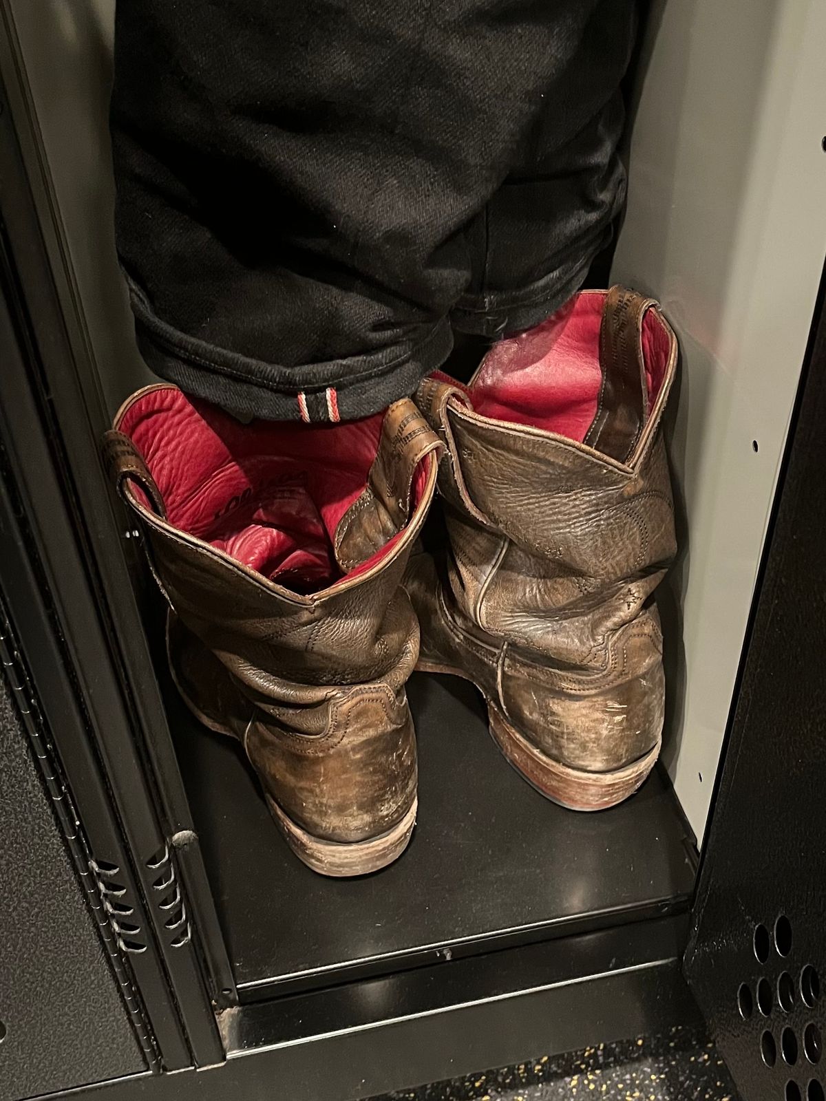 Photo by blinkerfluid on June 29, 2024 of the Chisos No. 1 in Brushed Brown Heritage Cowhide.