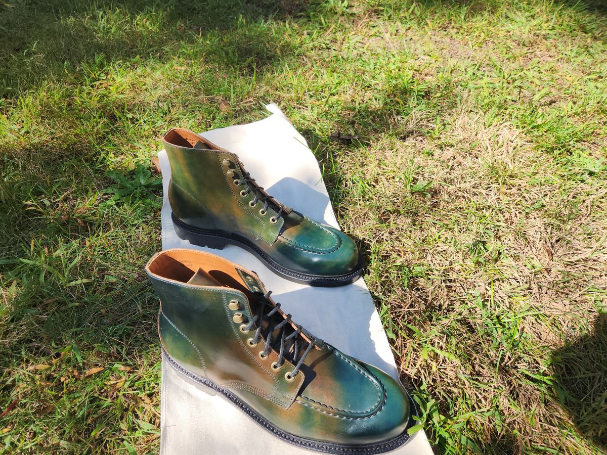 Photo by MikeLikesBoots on October 1, 2023 of the Grant Stone Brass Boot in Horween Marbled Black Shell Cordovan.