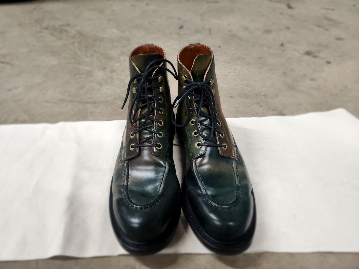 Photo by MikeLikesBoots on November 5, 2023 of the Grant Stone Brass Boot in Horween Marbled Black Shell Cordovan.
