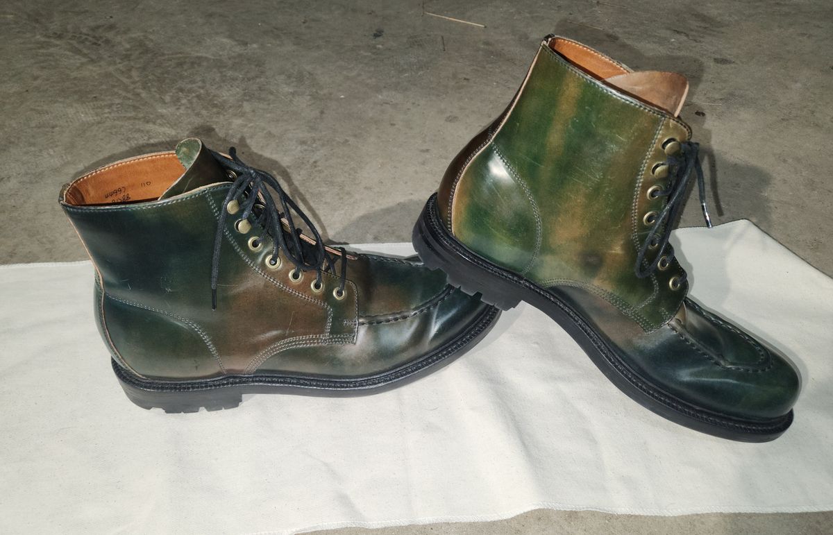 Photo by MikeLikesBoots on November 5, 2023 of the Grant Stone Brass Boot in Horween Marbled Black Shell Cordovan.
