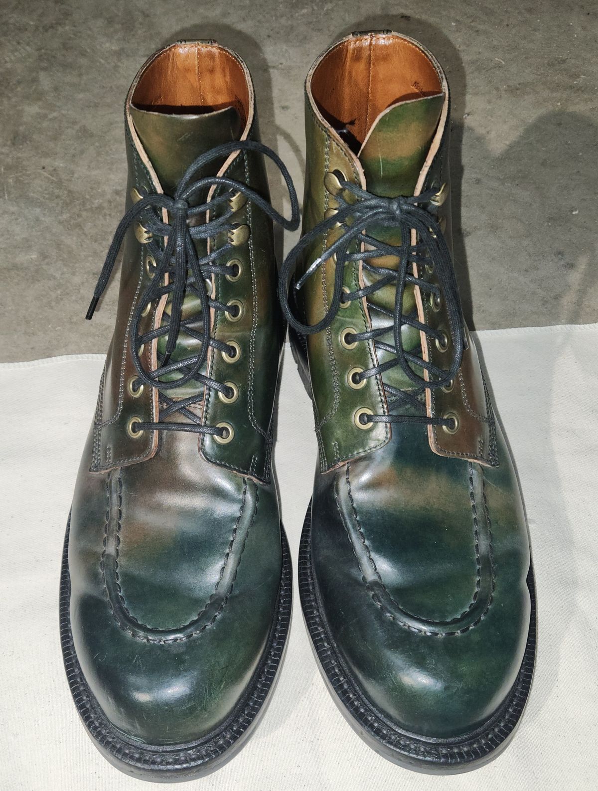 Photo by MikeLikesBoots on November 5, 2023 of the Grant Stone Brass Boot in Horween Marbled Black Shell Cordovan.