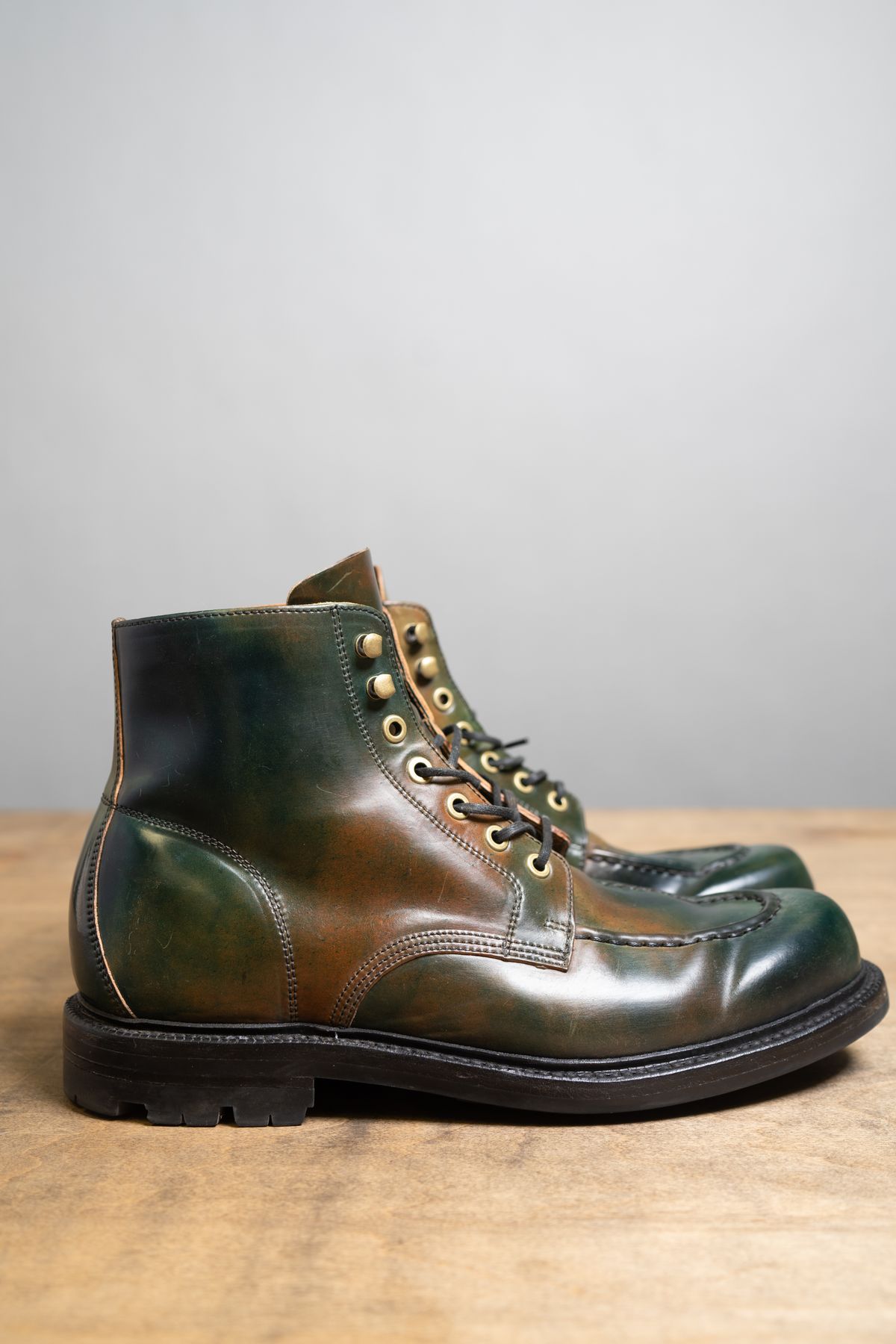 Photo by MikeLikesBoots on December 5, 2023 of the Grant Stone Brass Boot in Horween Marbled Black Shell Cordovan.