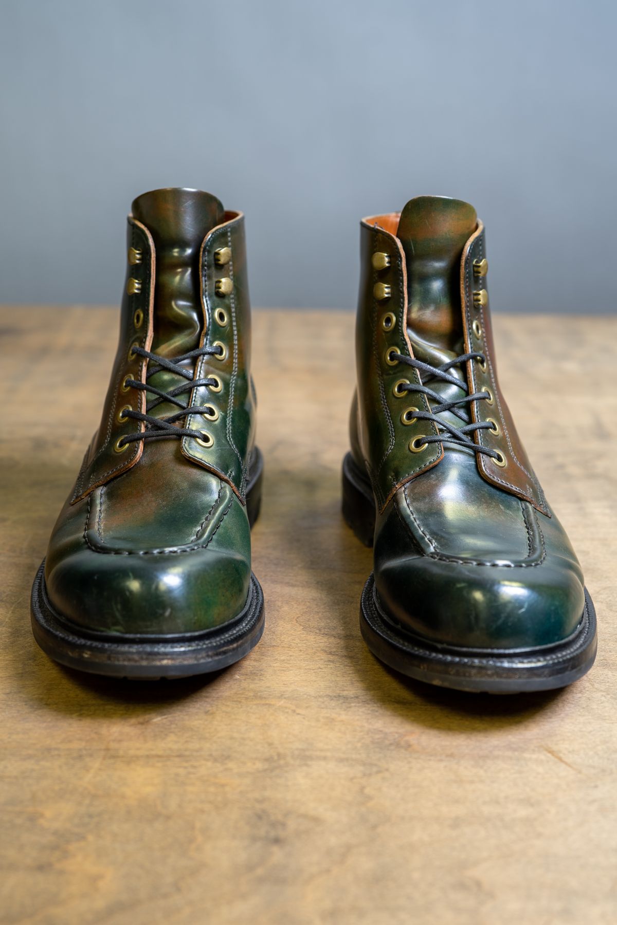 Photo by MikeLikesBoots on January 5, 2024 of the Grant Stone Brass Boot in Horween Marbled Black Shell Cordovan.