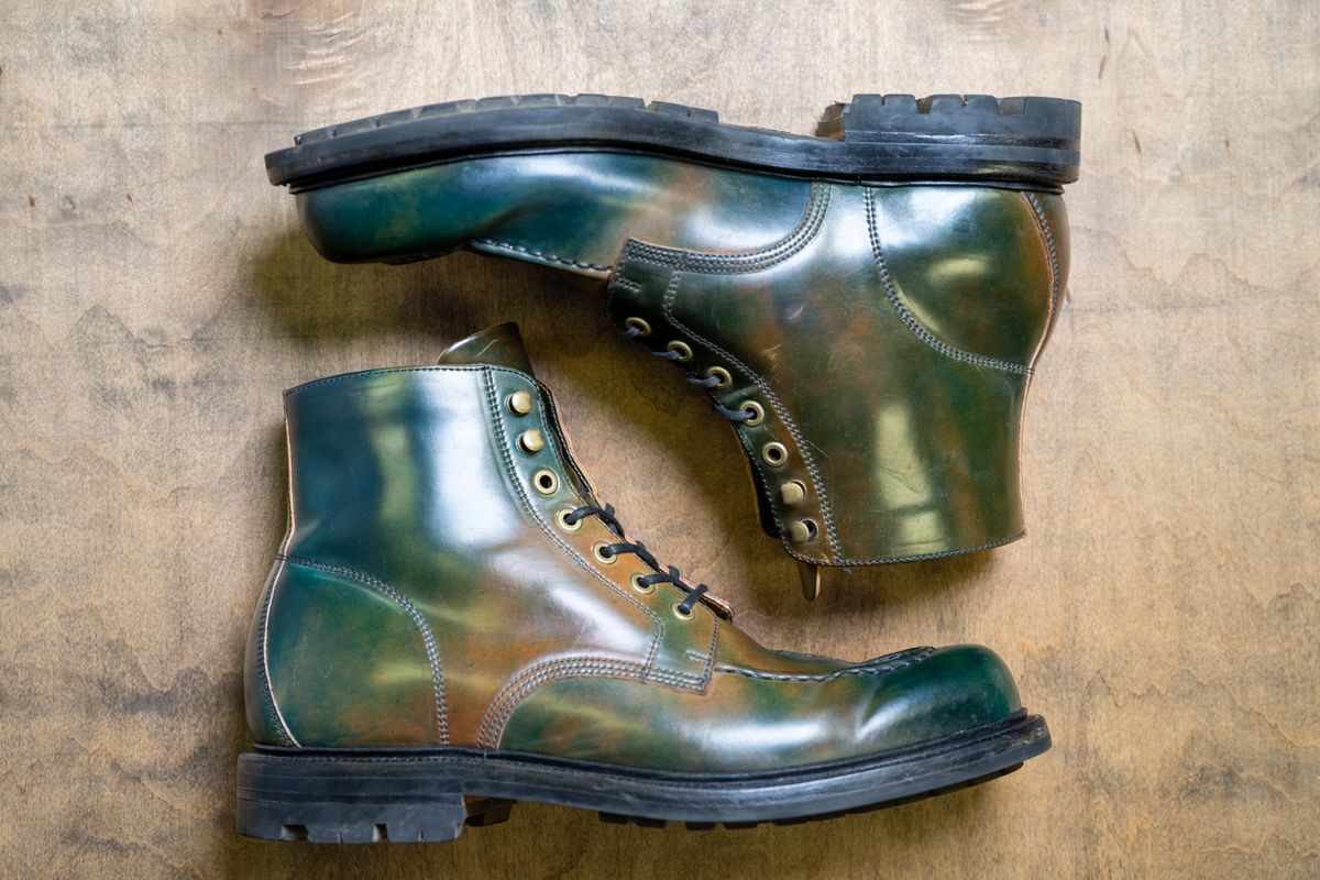 Photo by MikeLikesBoots on January 5, 2024 of the Grant Stone Brass Boot in Horween Marbled Black Shell Cordovan.
