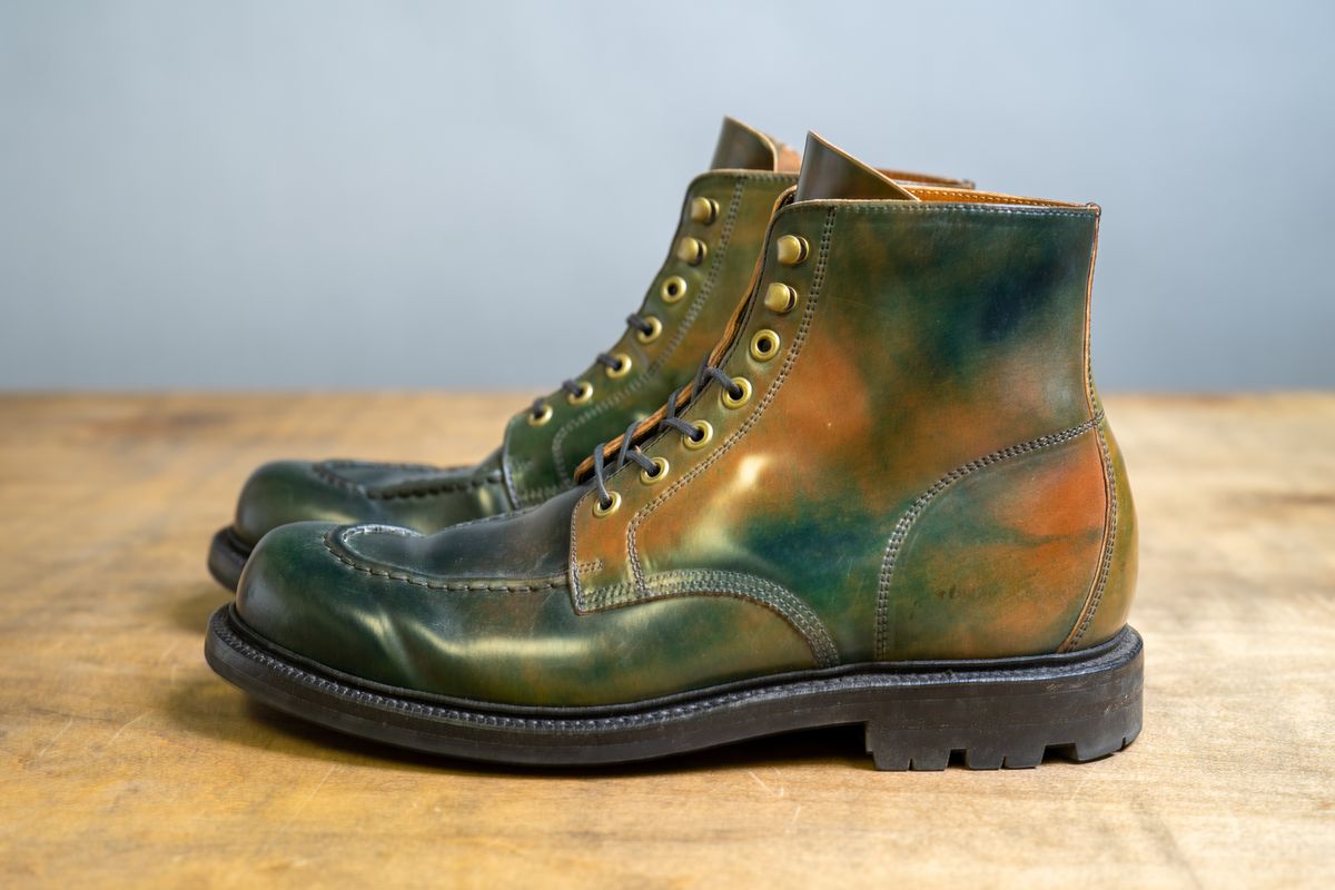 Photo by MikeLikesBoots on January 5, 2024 of the Grant Stone Brass Boot in Horween Marbled Black Shell Cordovan.