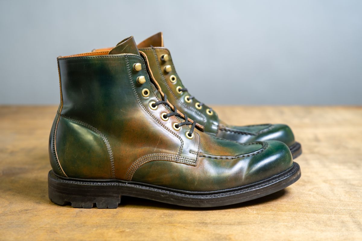 Photo by MikeLikesBoots on January 5, 2024 of the Grant Stone Brass Boot in Horween Marbled Black Shell Cordovan.
