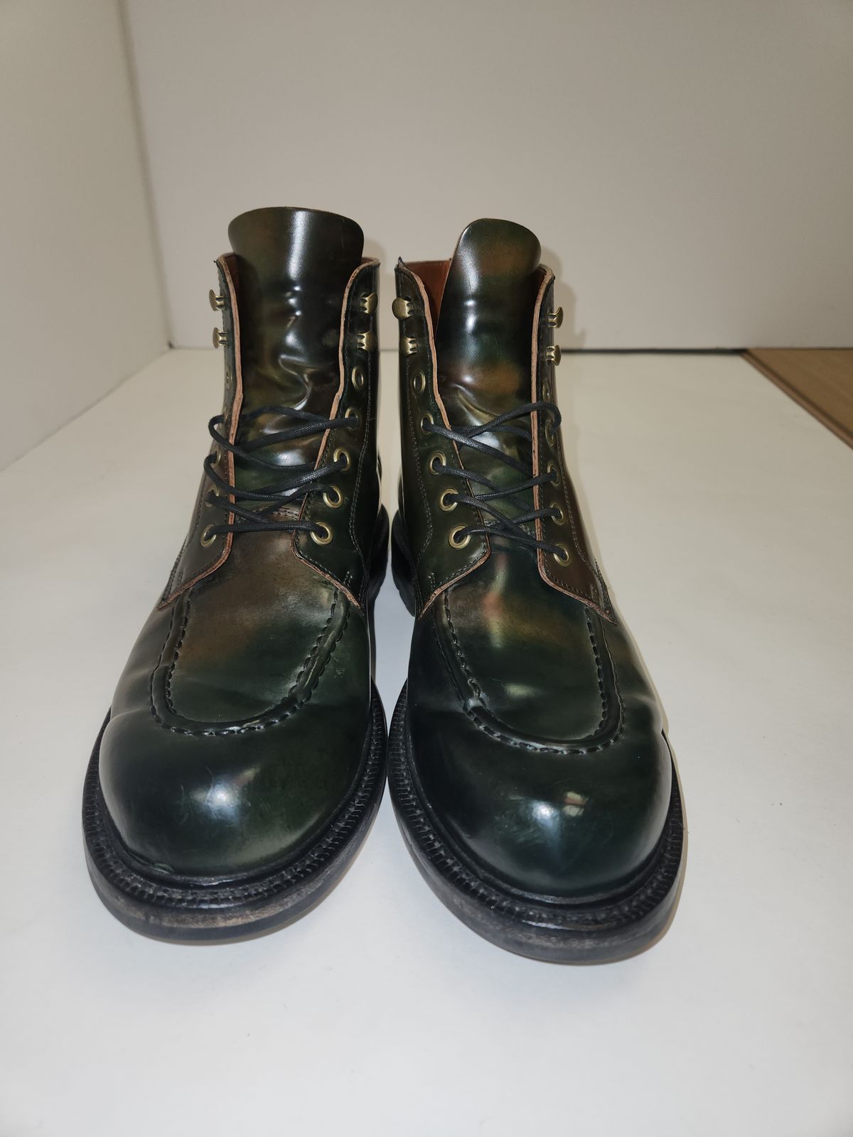 Photo by MikeLikesBoots on March 5, 2024 of the Grant Stone Brass Boot in Horween Marbled Black Shell Cordovan.