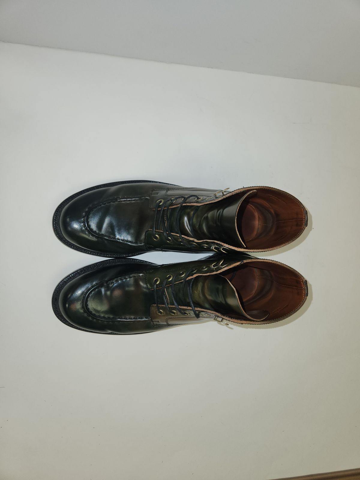 Photo by MikeLikesBoots on March 5, 2024 of the Grant Stone Brass Boot in Horween Marbled Black Shell Cordovan.
