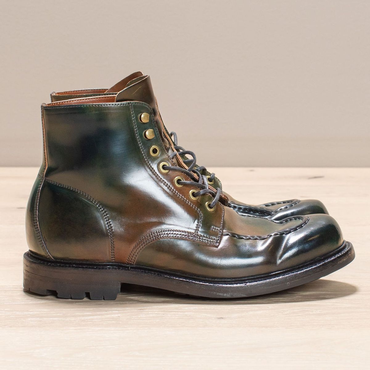 Photo by MikeLikesBoots on April 4, 2024 of the Grant Stone Brass Boot in Horween Marbled Black Shell Cordovan.