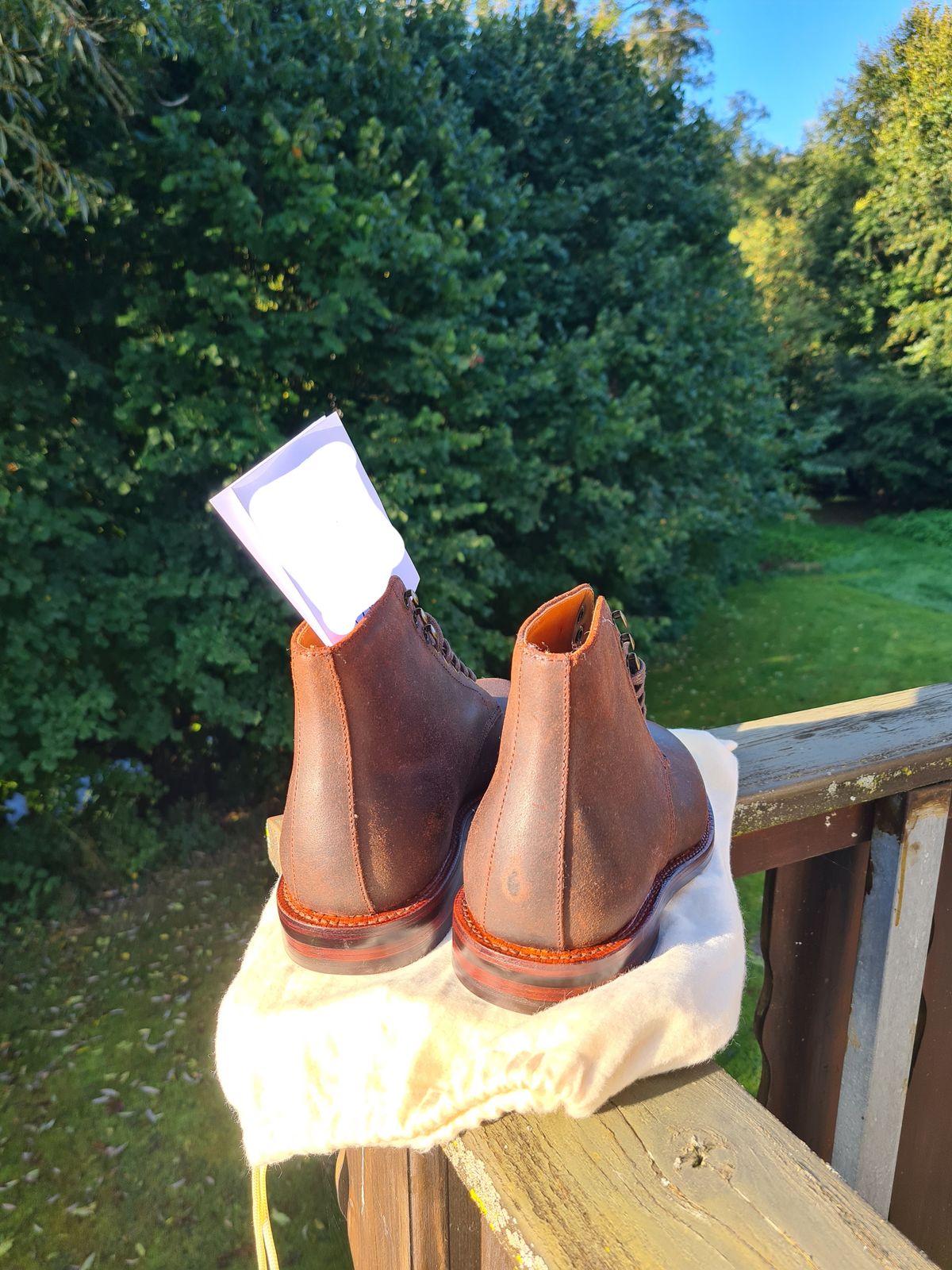 Photo by kamikazegeko on October 1, 2023 of the Grant Stone Edward Boot in C.F. Stead Tobacco Waxy Commander Suede.