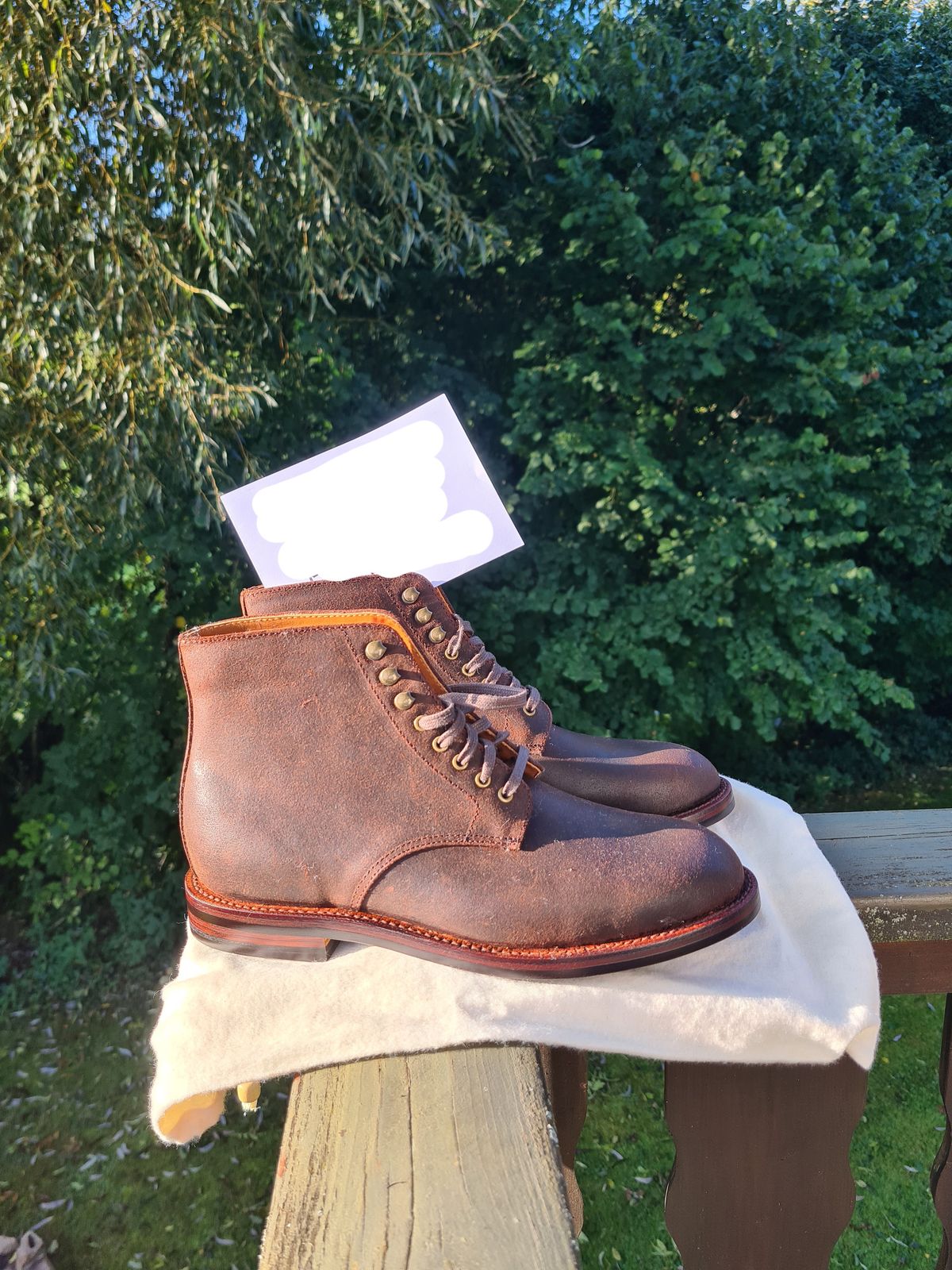 Photo by kamikazegeko on October 1, 2023 of the Grant Stone Edward Boot in C.F. Stead Tobacco Waxy Commander Suede.