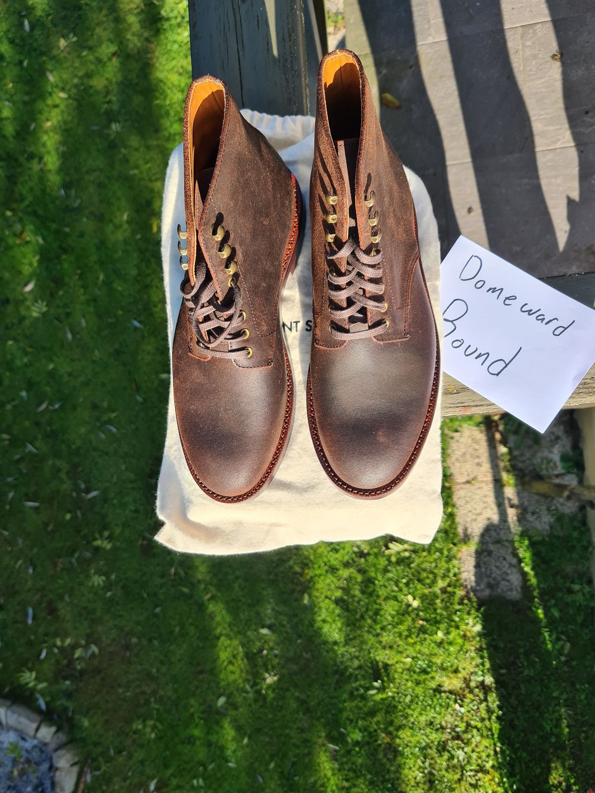 Photo by kamikazegeko on October 1, 2023 of the Grant Stone Edward Boot in C.F. Stead Tobacco Waxy Commander Suede.