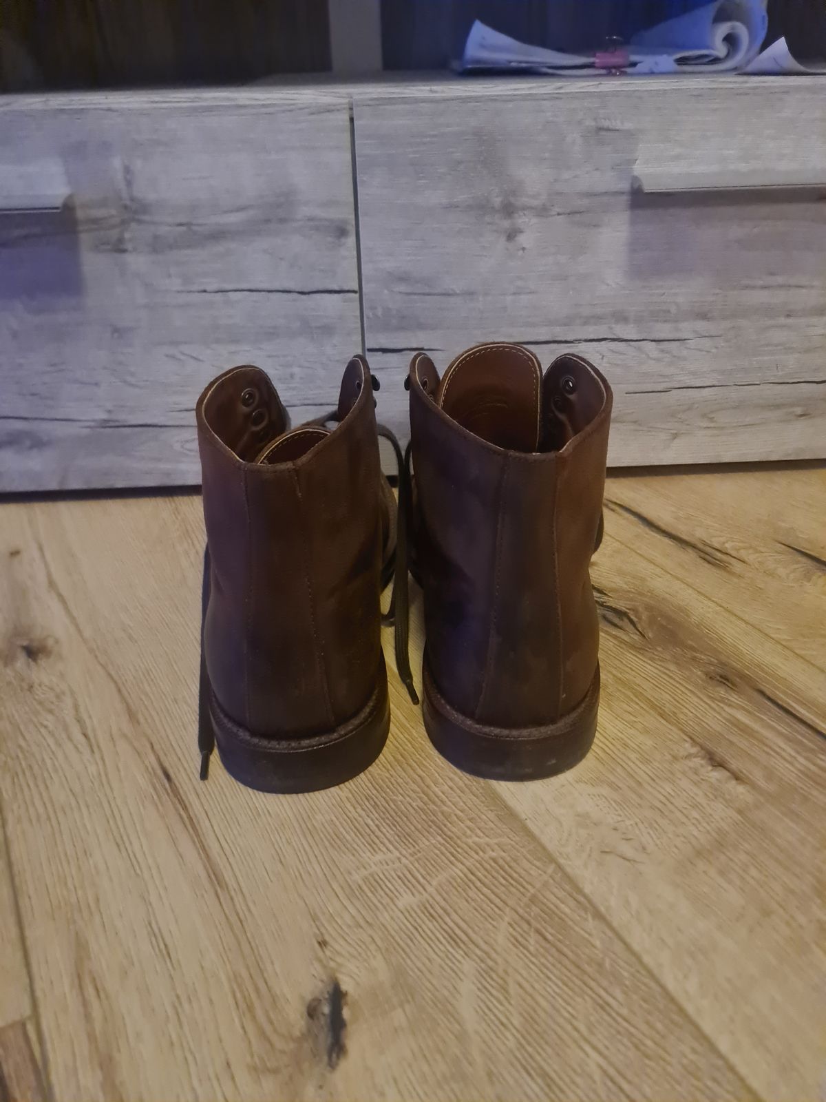 Photo by kamikazegeko on December 4, 2023 of the Grant Stone Edward Boot in C.F. Stead Tobacco Waxy Commander Suede.