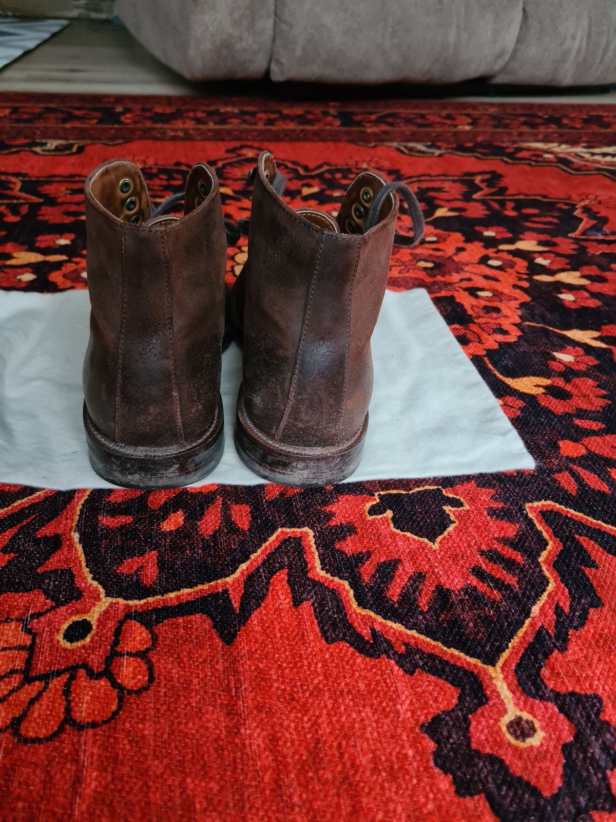 Photo by kamikazegeko on January 4, 2024 of the Grant Stone Edward Boot in C.F. Stead Tobacco Waxy Commander Suede.