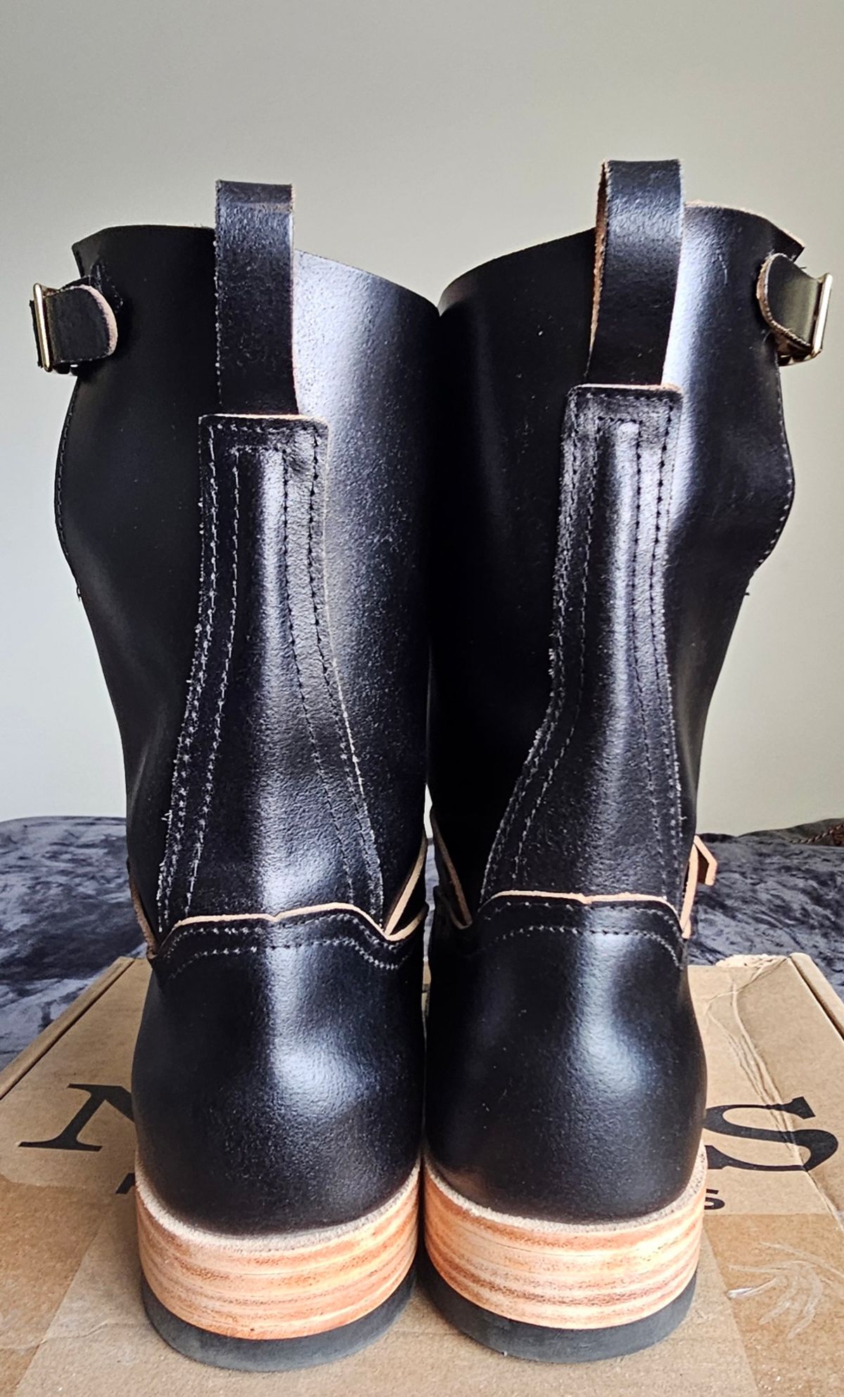 Photo by Spoon on November 4, 2024 of the Nicks Pullman in Horween Black Waxed Flesh.