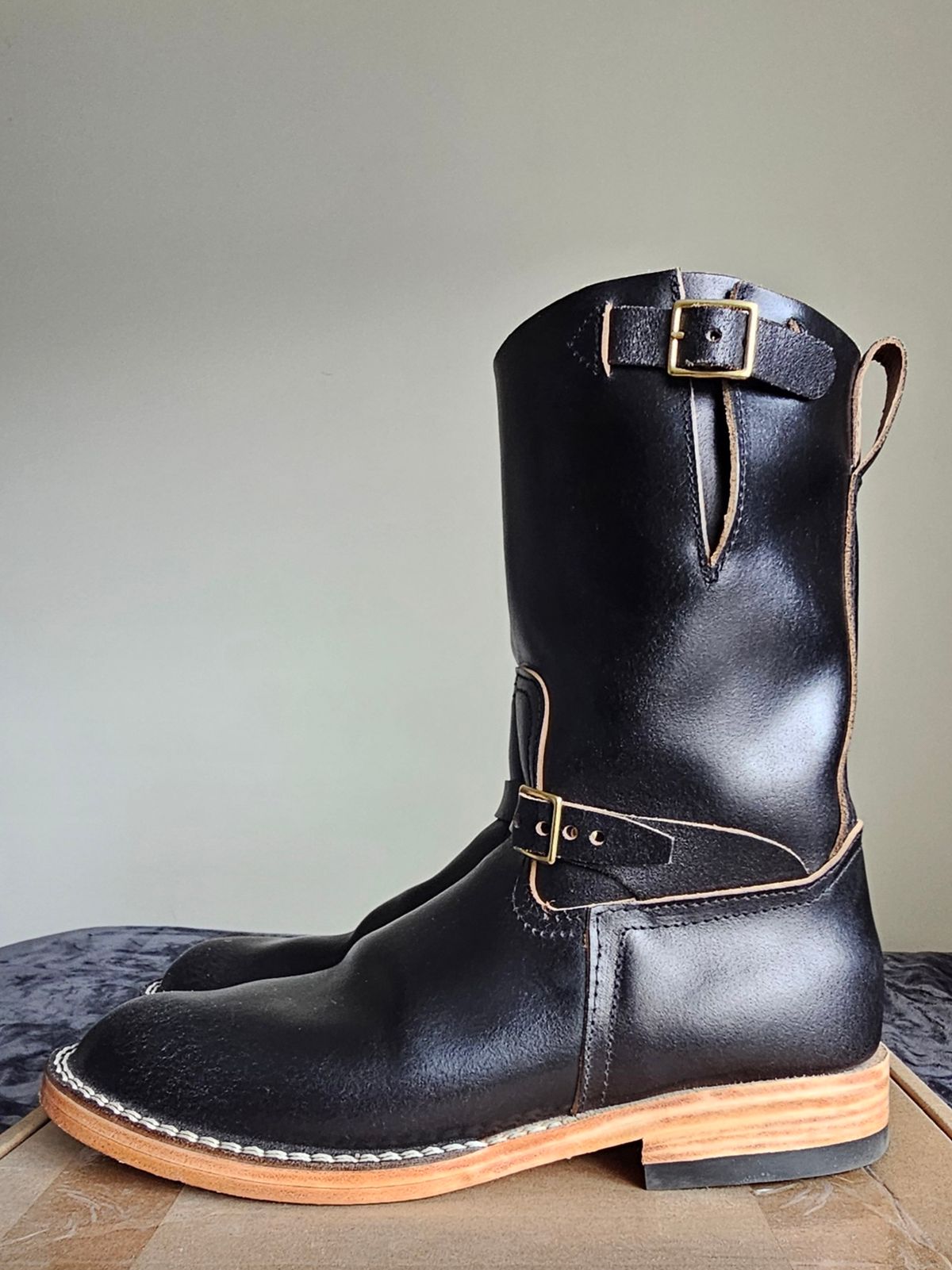 Photo by Spoon on November 4, 2024 of the Nicks Pullman in Horween Black Waxed Flesh.