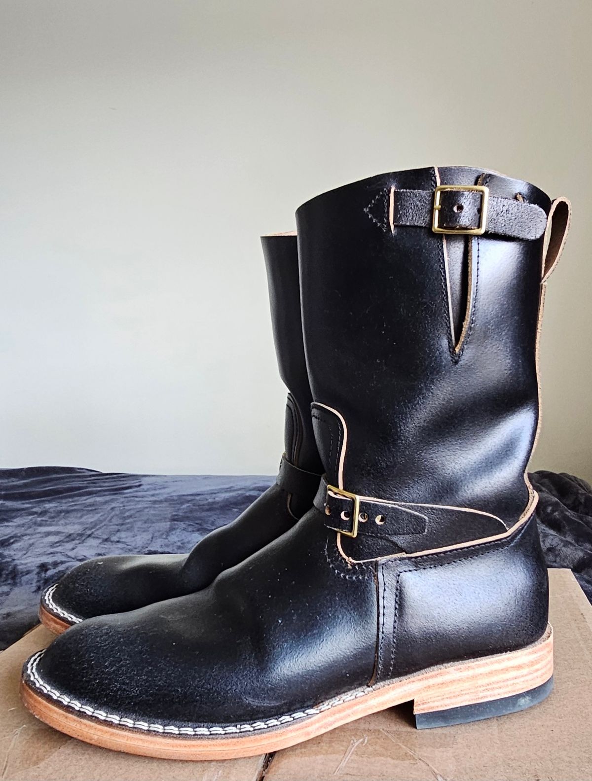 Photo by Spoon on January 5, 2025 of the Nicks Pullman in Horween Black Waxed Flesh.