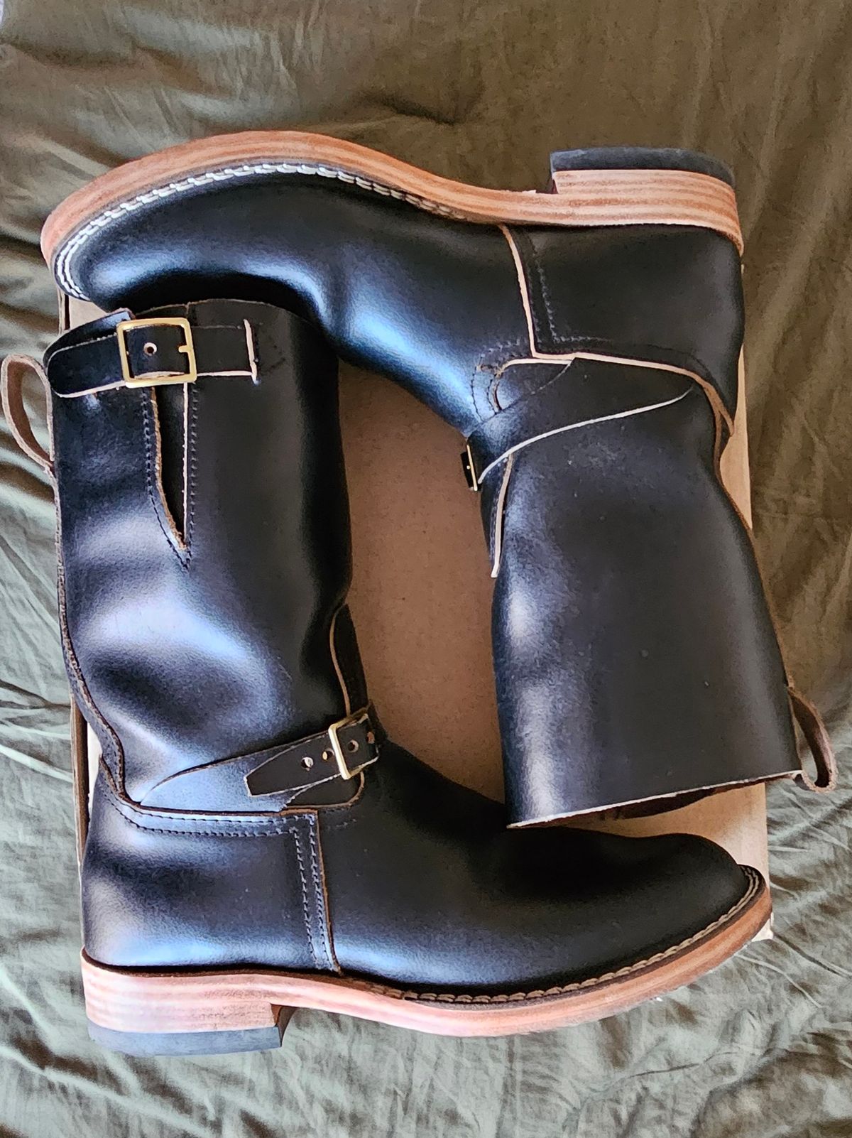 Photo by Spoon on March 4, 2025 of the Nicks Pullman in Horween Black Waxed Flesh.
