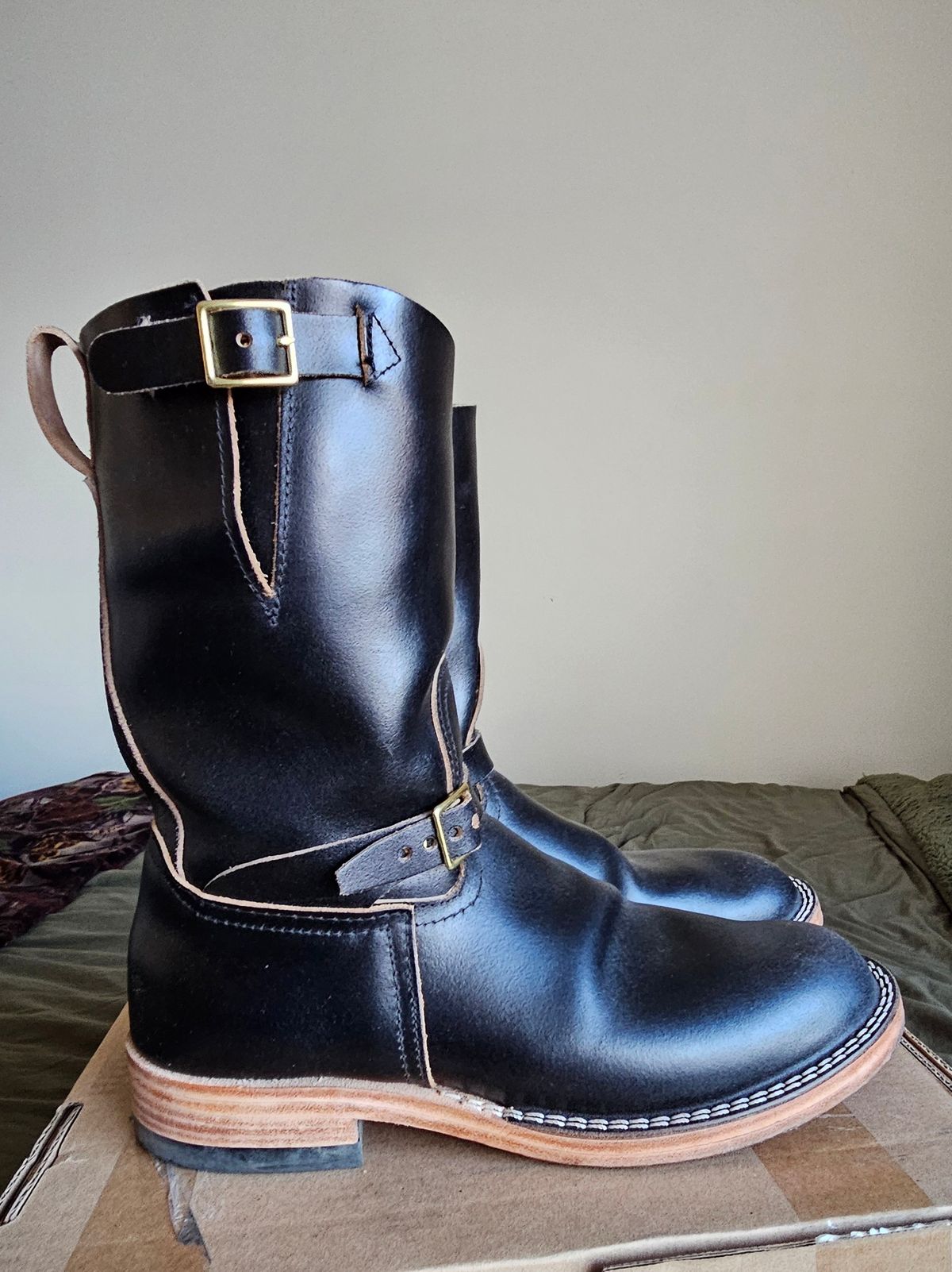 Photo by Spoon on March 4, 2025 of the Nicks Pullman in Horween Black Waxed Flesh.