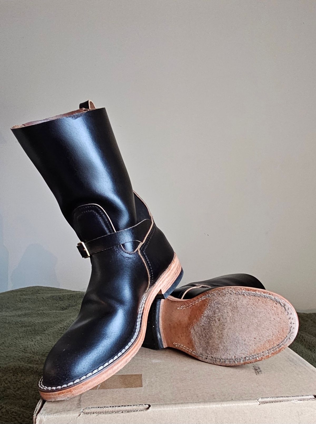 Photo by Spoon on April 5, 2025 of the Nicks Pullman in Horween Black Waxed Flesh.