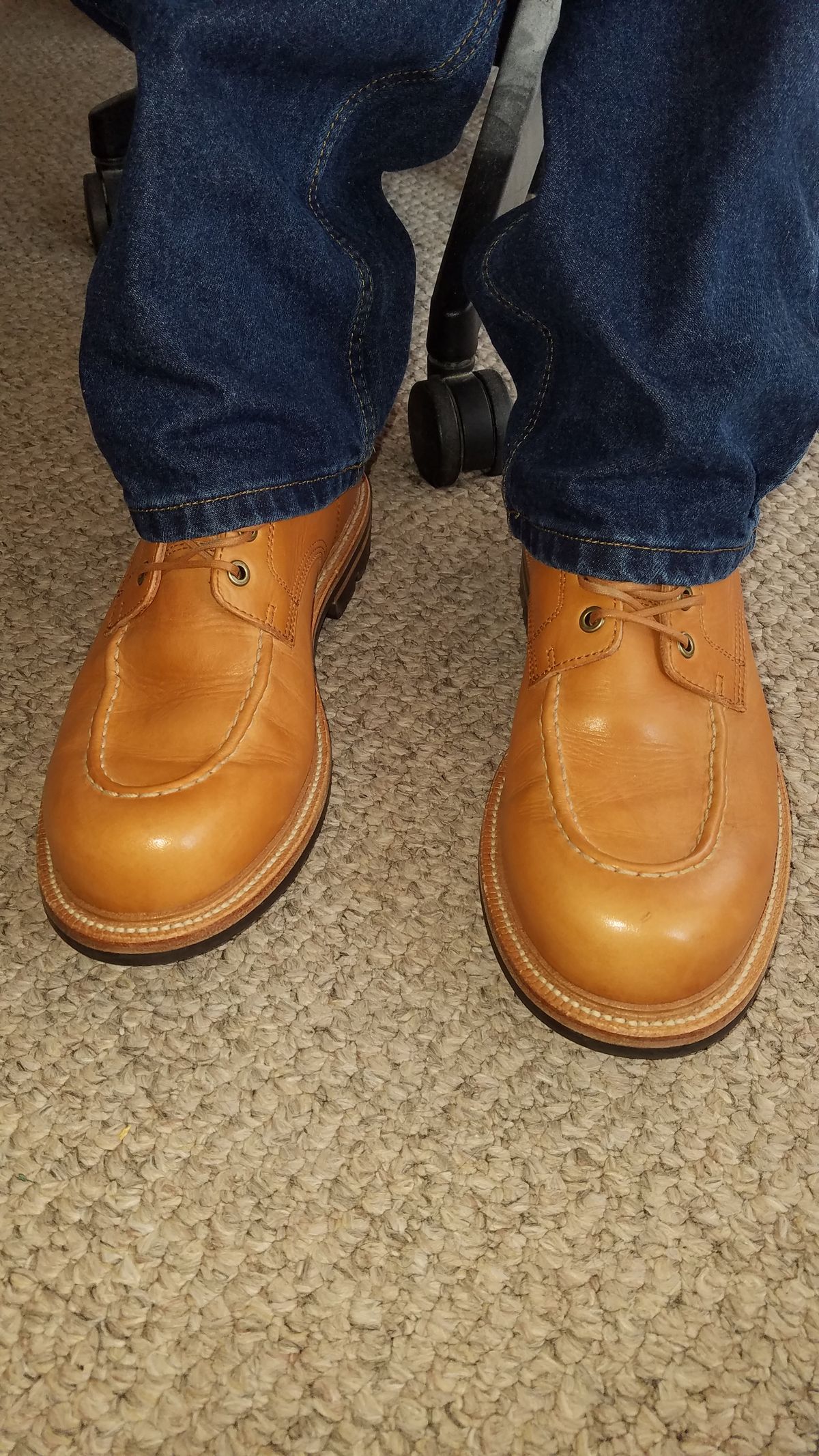 Photo by Spoon on November 5, 2022 of the Grant Stone Brass Boot in Horween English Tan Essex.