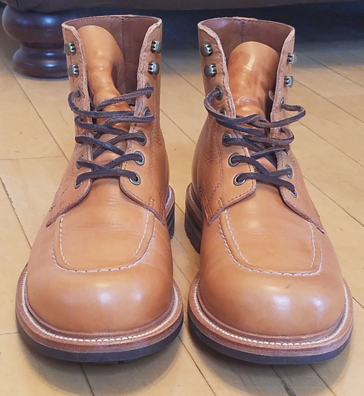 Photo by Spoon on January 2, 2023 of the Grant Stone Brass Boot in Horween English Tan Essex.