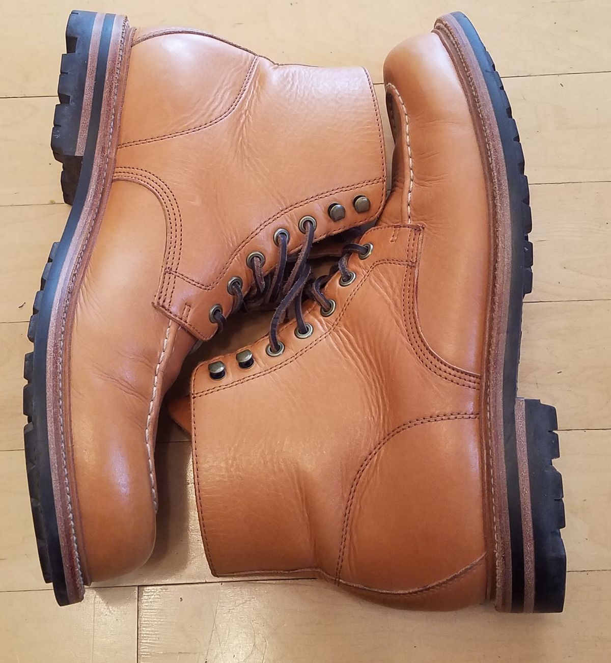 Photo by Spoon on March 4, 2023 of the Grant Stone Brass Boot in Horween English Tan Essex.