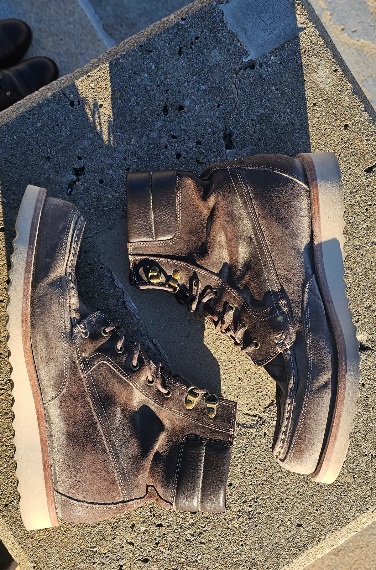 Photo by Spoon on November 4, 2023 of the Grant Stone Field Boot in C.F. Stead Earth Waxy Commander Suede.