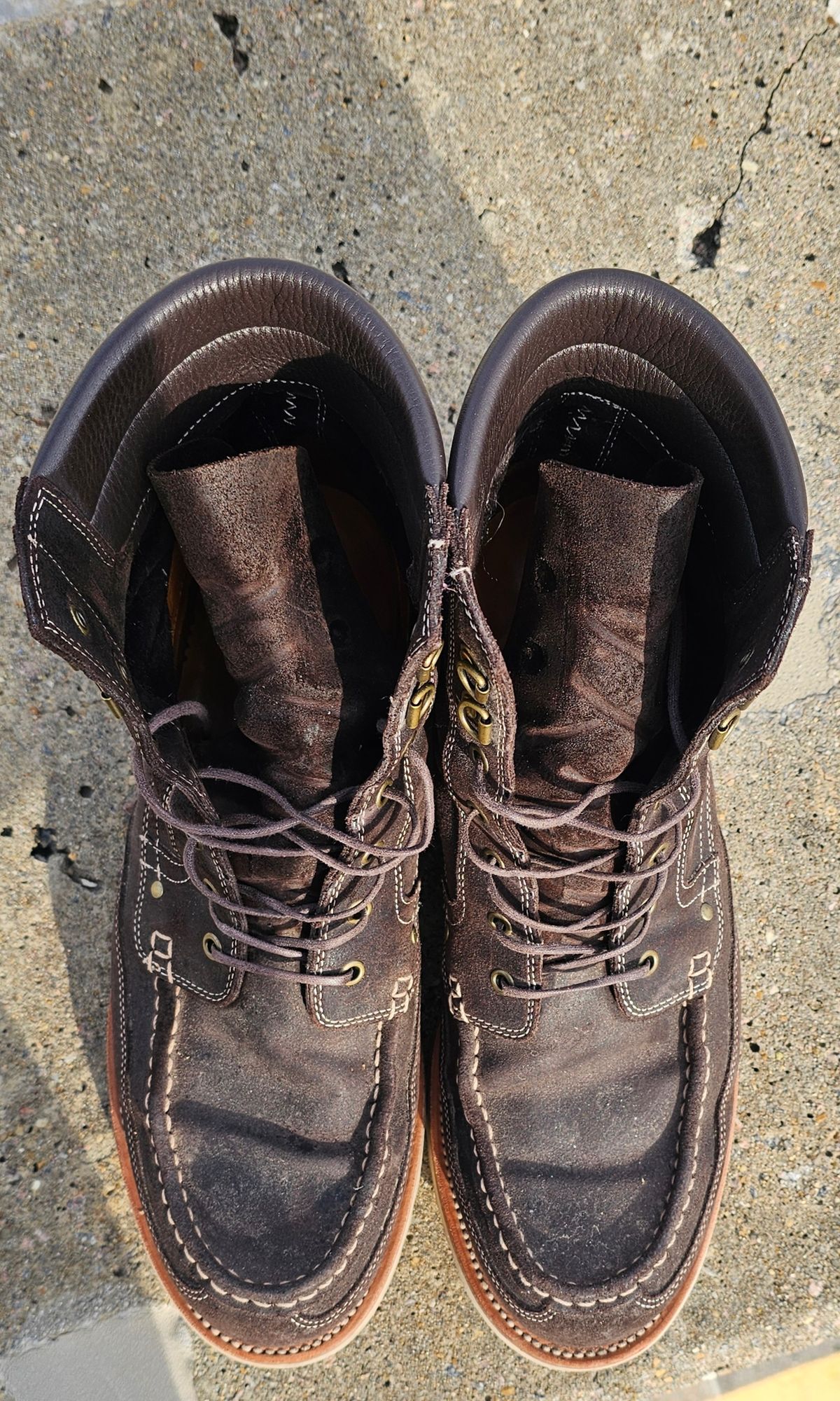 Photo by Spoon on December 4, 2023 of the Grant Stone Field Boot in C.F. Stead Earth Waxy Commander Suede.