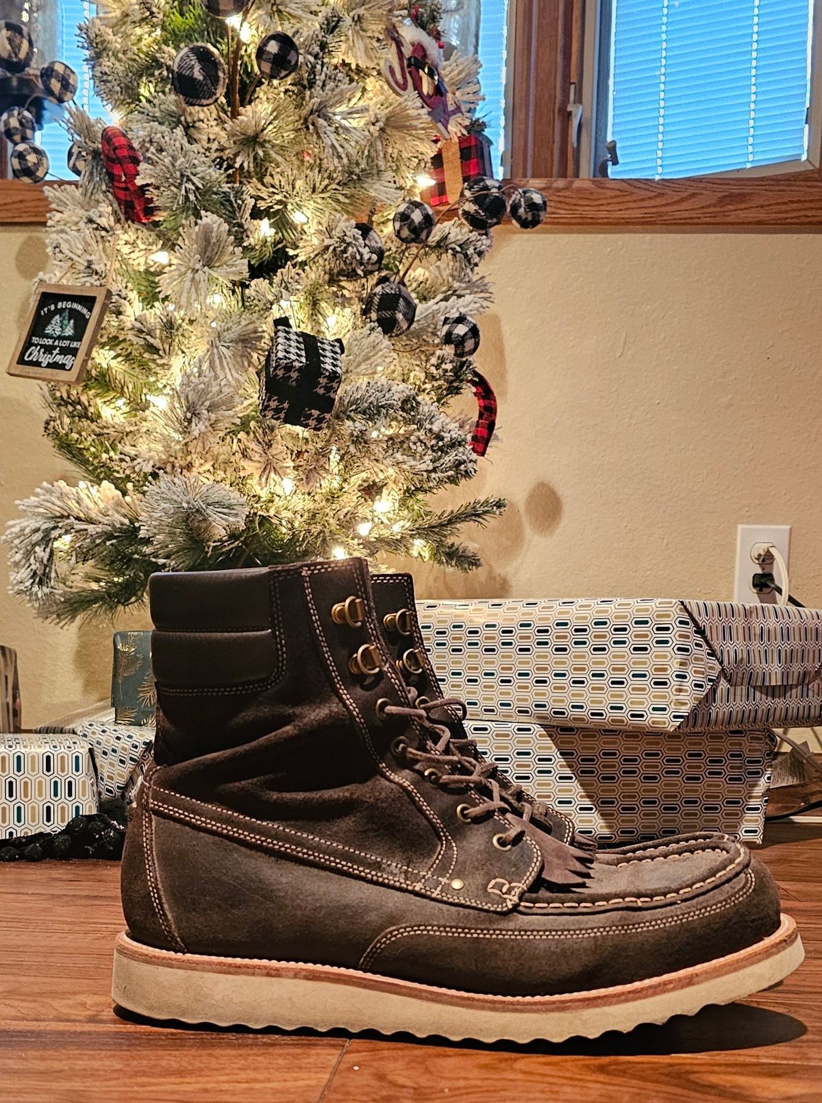 Photo by Spoon on January 4, 2024 of the Grant Stone Field Boot in C.F. Stead Earth Waxy Commander Suede.