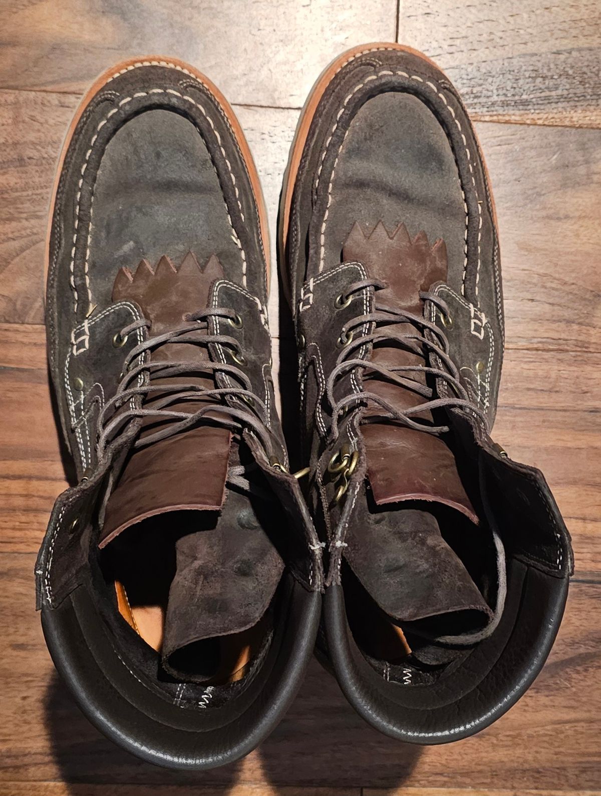 Photo by Spoon on January 4, 2024 of the Grant Stone Field Boot in C.F. Stead Earth Waxy Commander Suede.