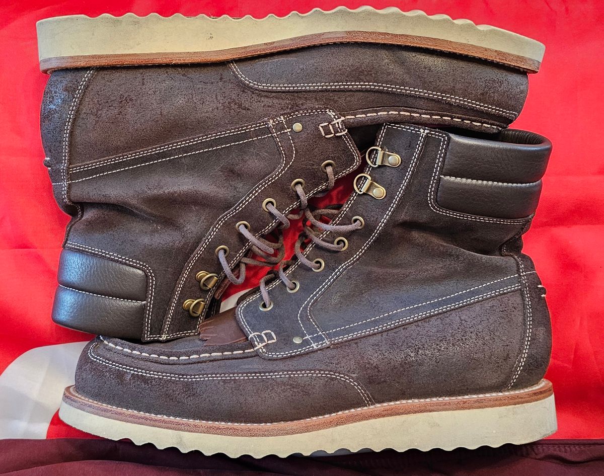 Photo by Spoon on April 5, 2024 of the Grant Stone Field Boot in C.F. Stead Earth Waxy Commander Suede.