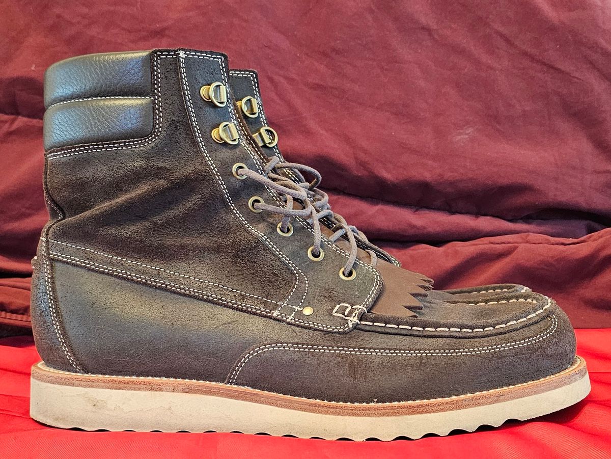 Photo by Spoon on April 5, 2024 of the Grant Stone Field Boot in C.F. Stead Earth Waxy Commander Suede.