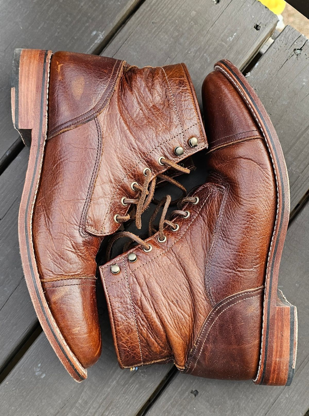 Photo by Spoon on January 5, 2026 of the Ariat Highland in Whiskey Bison.