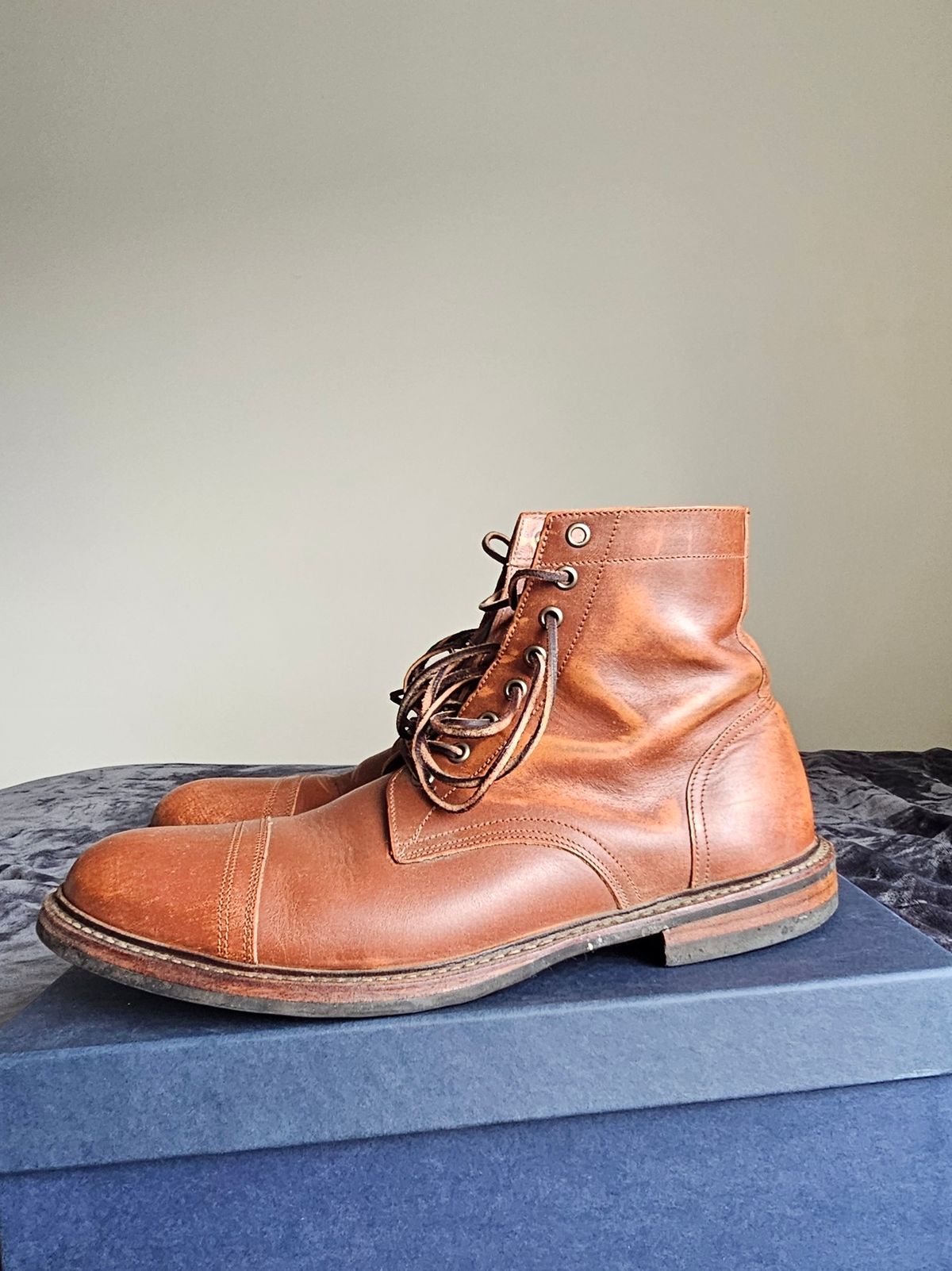 Photo by Spoon on November 4, 2024 of the Oak Street Bootmakers Trench Boot in Tempesti Walnut Overdye Camello Asportabile.