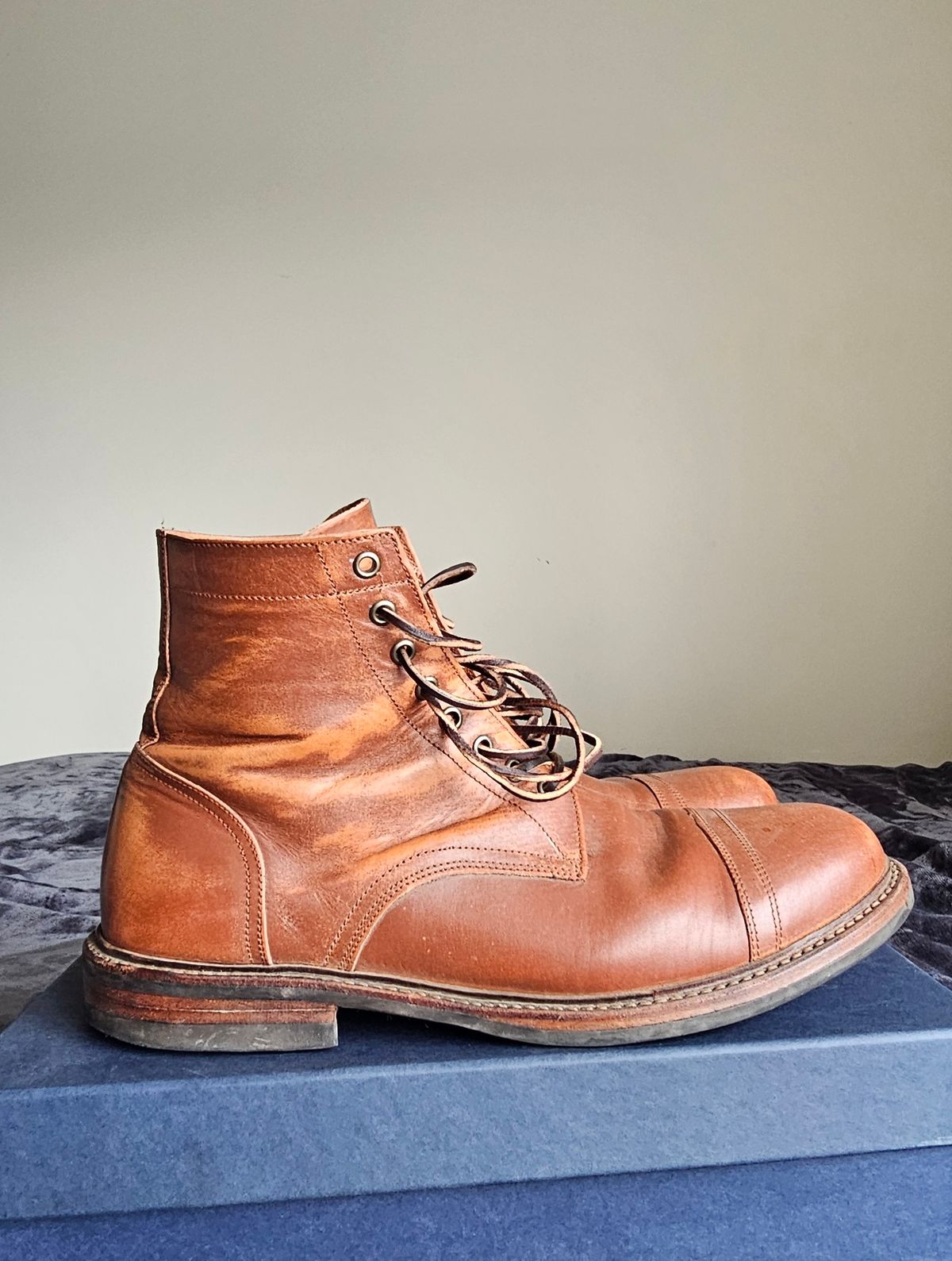 Photo by Spoon on November 4, 2024 of the Oak Street Bootmakers Trench Boot in Tempesti Walnut Overdye Camello Asportabile.
