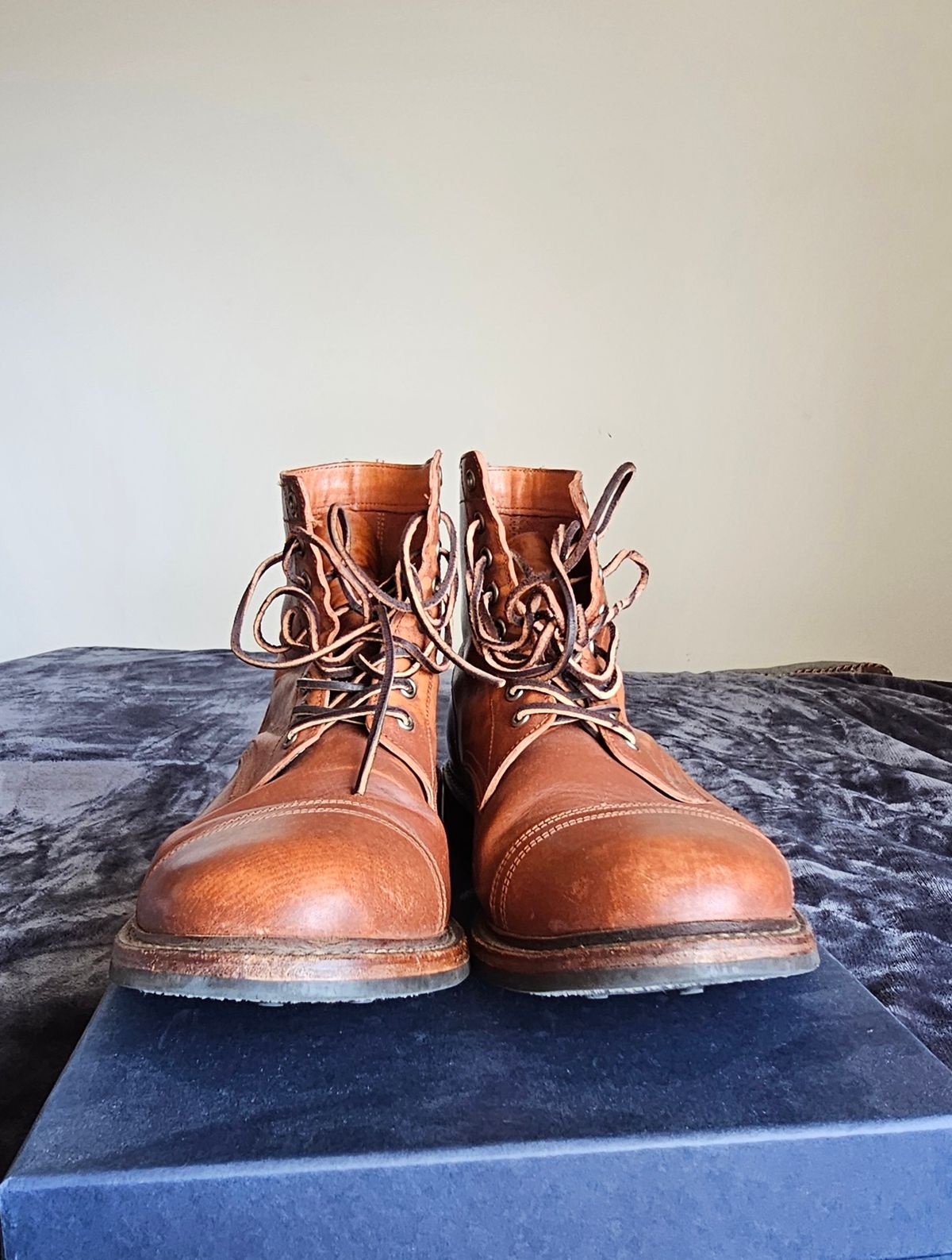Photo by Spoon on December 4, 2024 of the Oak Street Bootmakers Trench Boot in Tempesti Walnut Overdye Camello Asportabile.