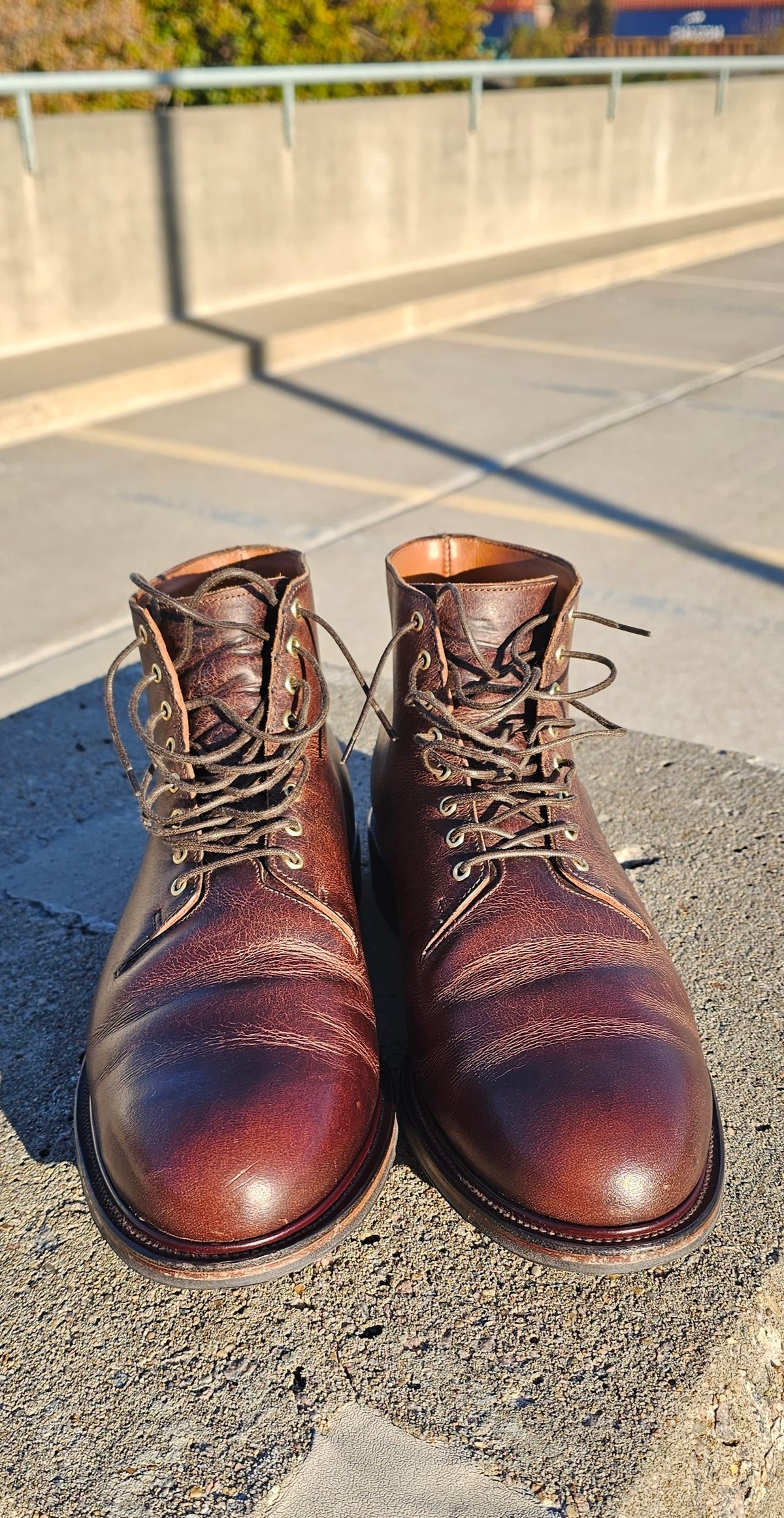 Photo by Spoon on November 4, 2023 of the Viberg Wholecut Derby Boot in Horween Rowdy Dachshund.